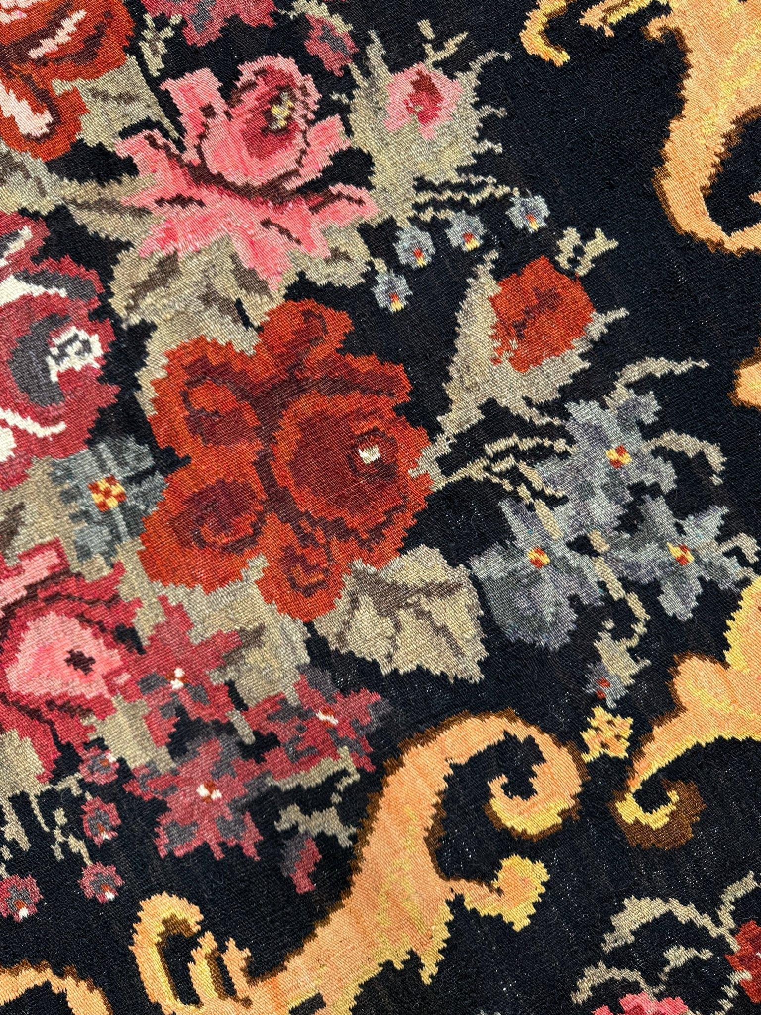 Rose Kilim • Vintage European Flatweave Wool Rug • 7′8″×11′4″ • 1950s Moldova For Sale 7