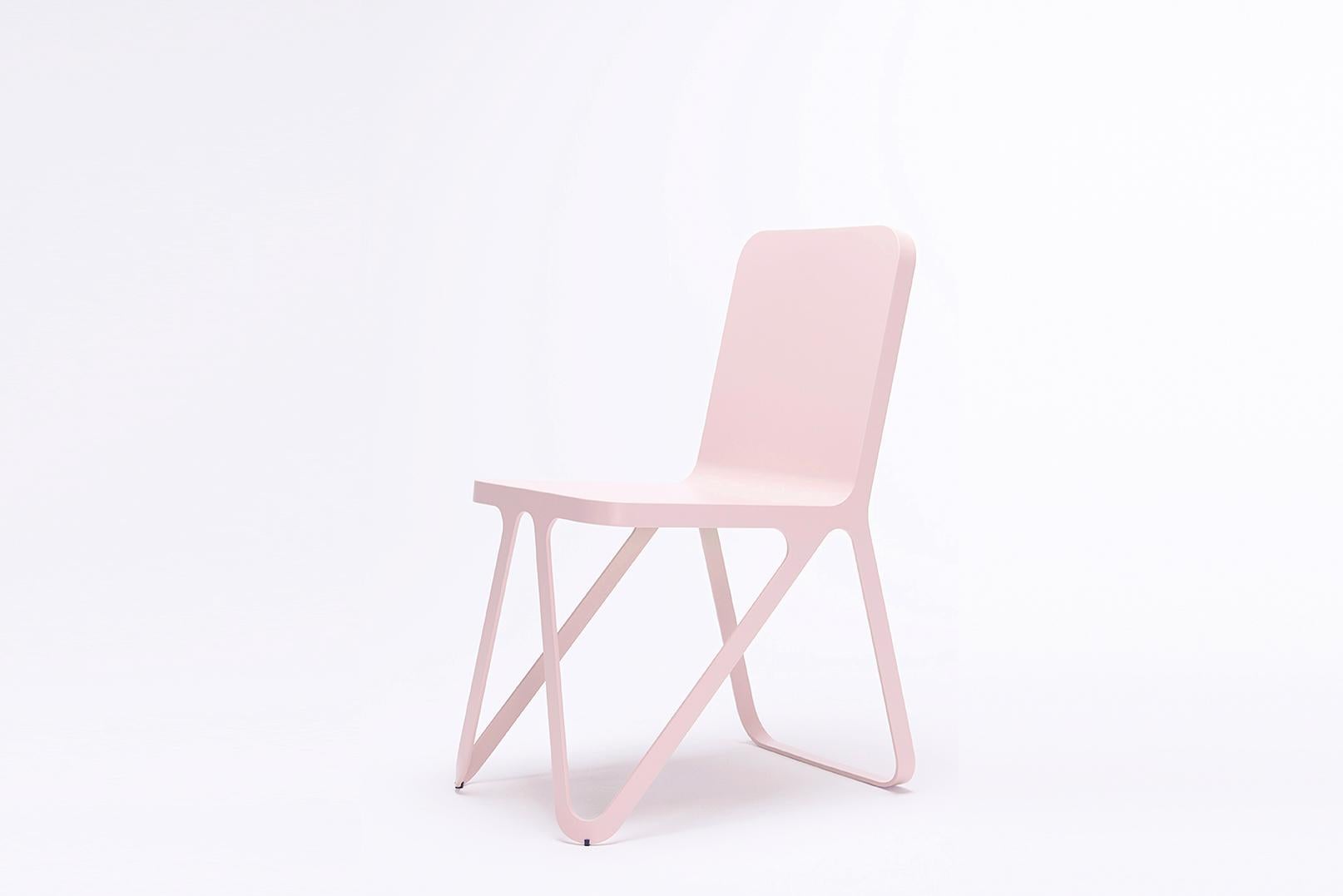 Rose loop chair by Sebastian Scherer
Dimensions: D57 x w40 x H80 cm
Material: Aluminium.
Weight: 5.1 kg.
Also available: Colours: Snow white / light sand / sun yellow / clay orange / rust red / space blue / graphite grey / dark bronze / night