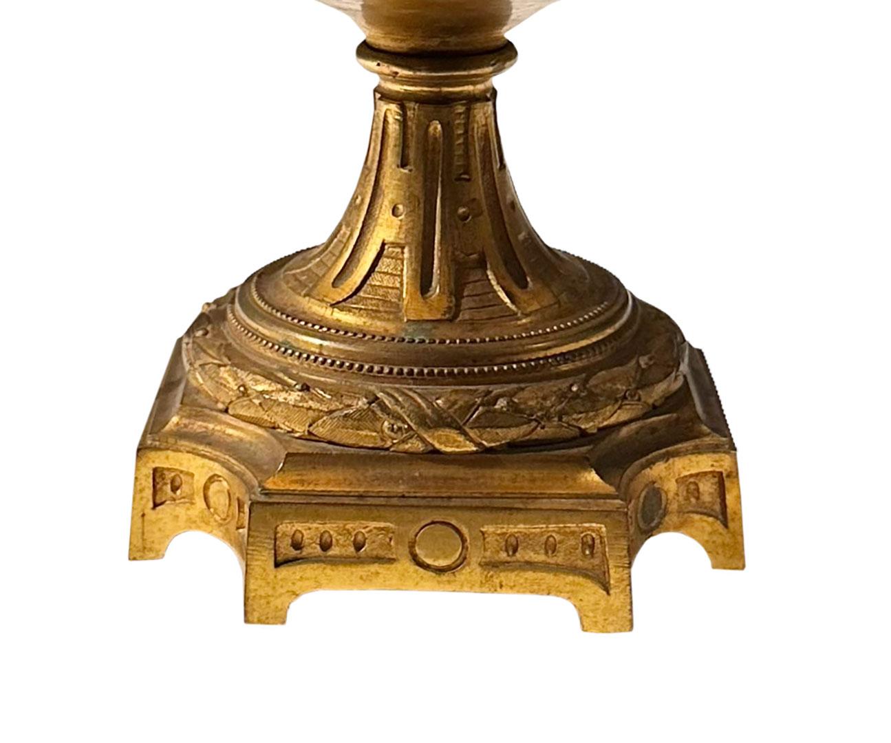 Rosa Mandarino Piatto Bronzo Dore Francese Taza In condizioni buone in vendita a Tampa, FL