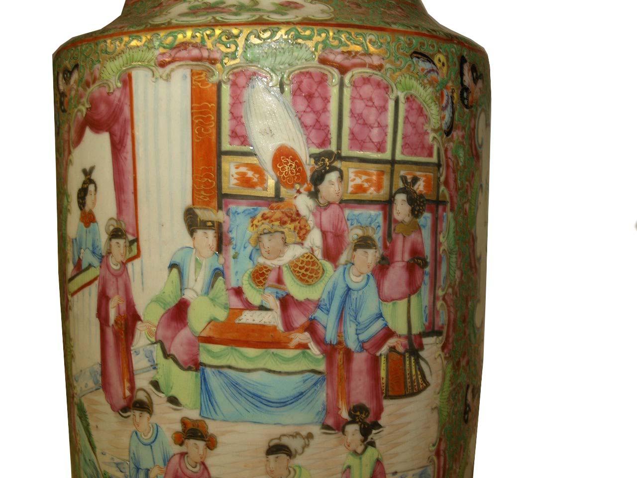 Mandarin Große Vase mit Rosenmotiv im Zustand „Gut“ im Angebot in Wilson, NC