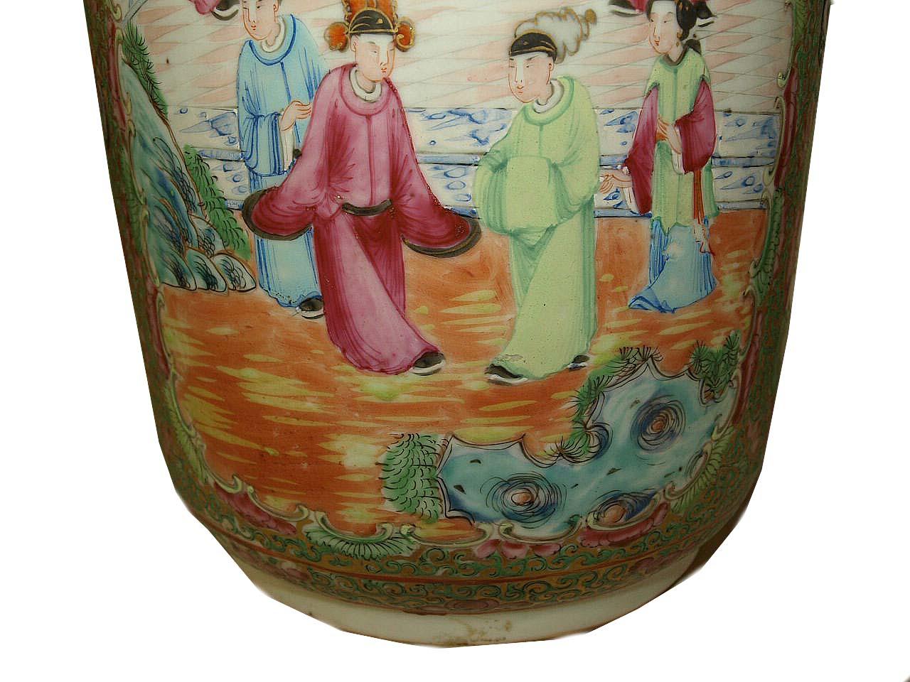 Mandarin Große Vase mit Rosenmotiv (Gold) im Angebot