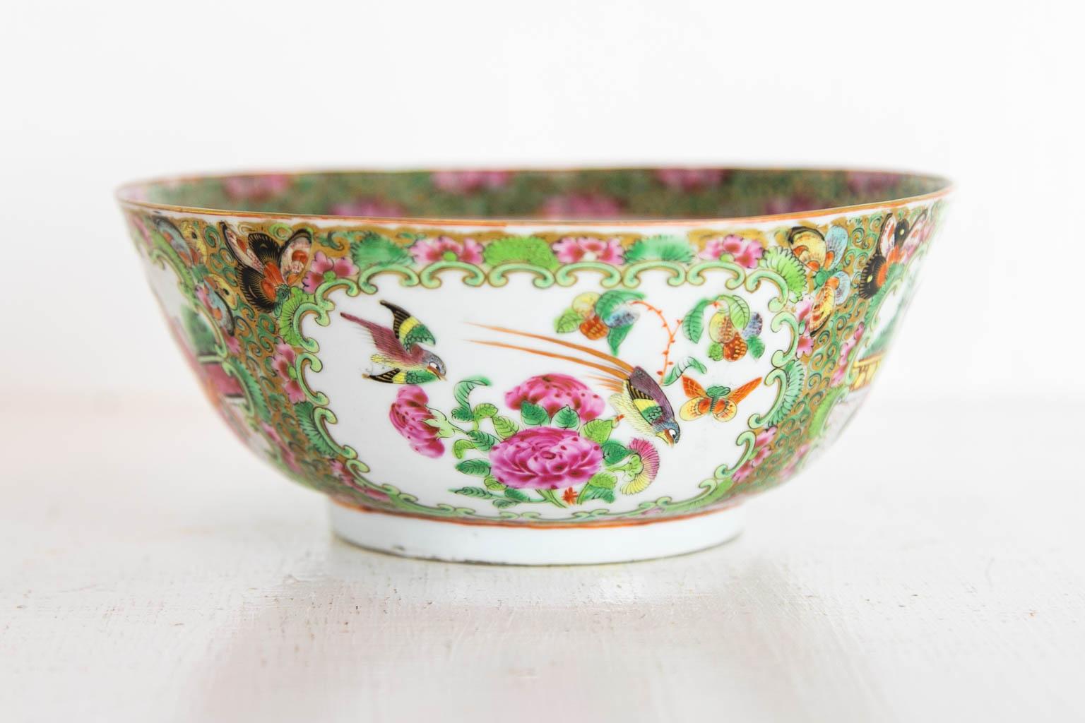Rose Medallion Bowl In Good Condition In Wilson, NC