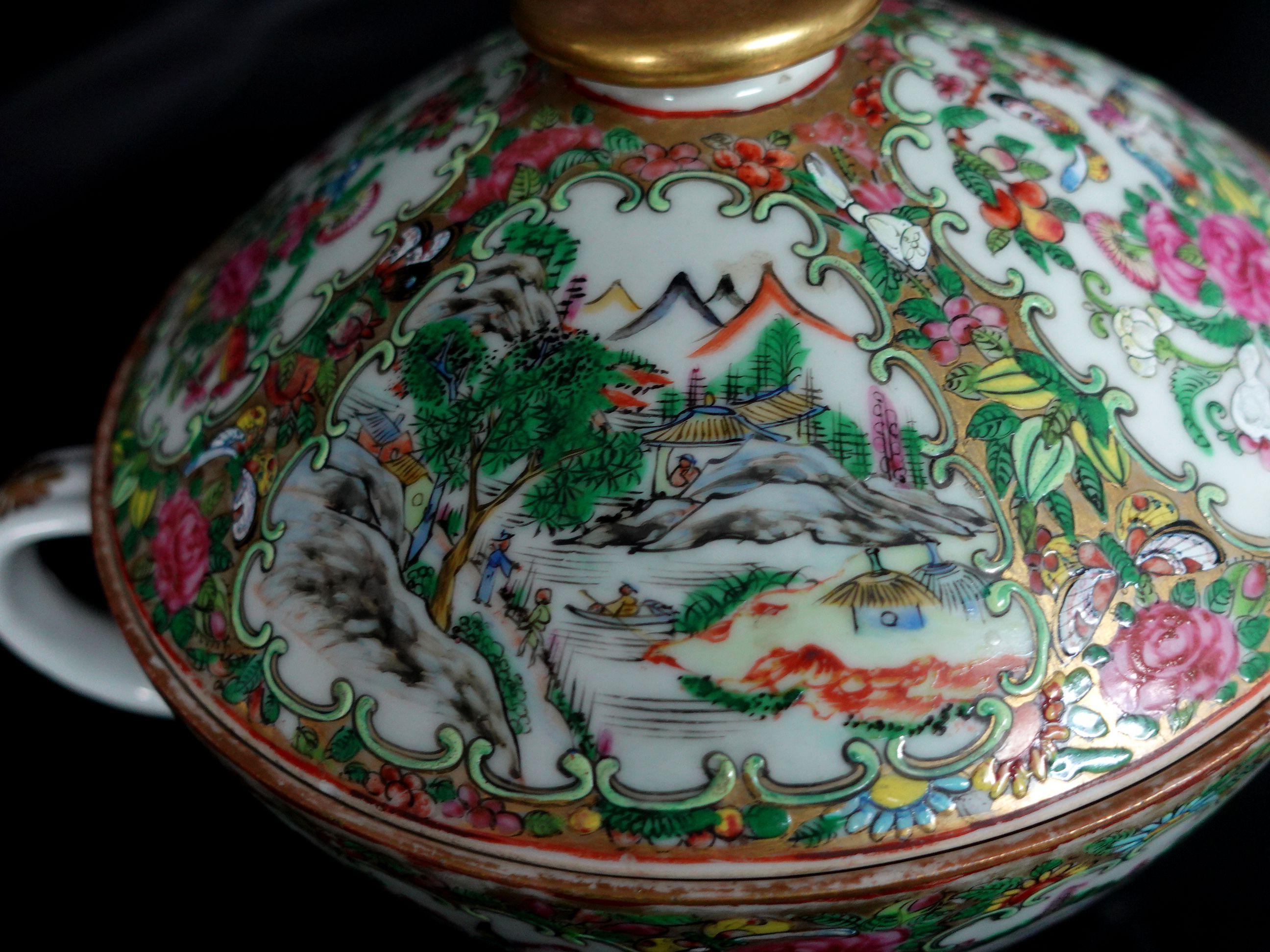 Rose Medallion Chinese Export Covered Chamber Bowl 19th Century For Sale 4