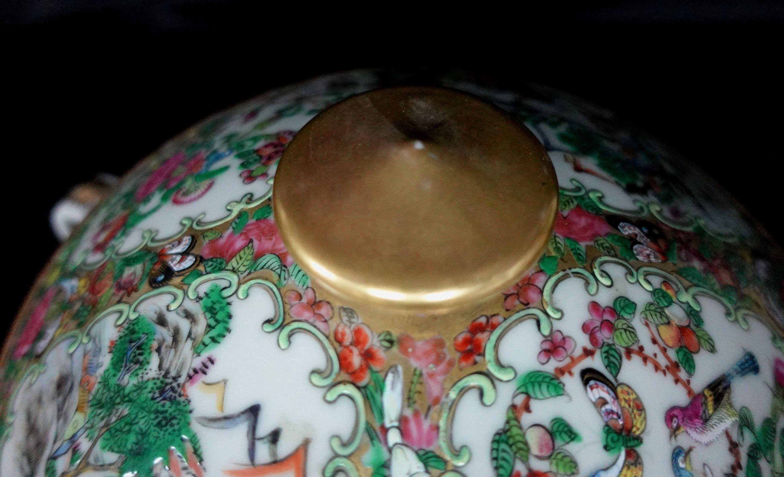 Rose Medallion Chinese Export Covered Chamber Bowl 19th Century For Sale 5