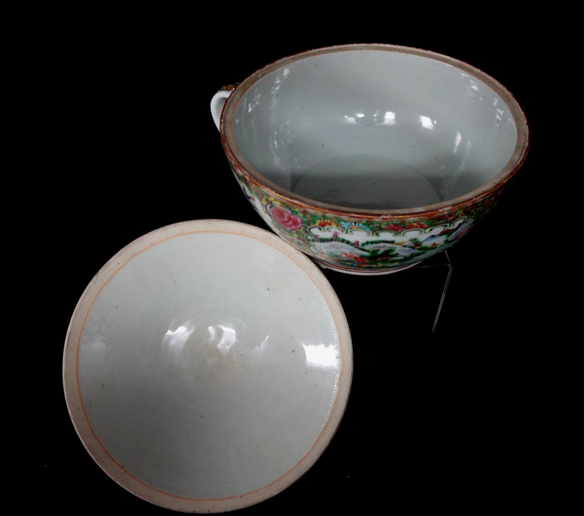 Rose Medallion Chinese Export Covered Chamber Bowl 19th Century For Sale 6