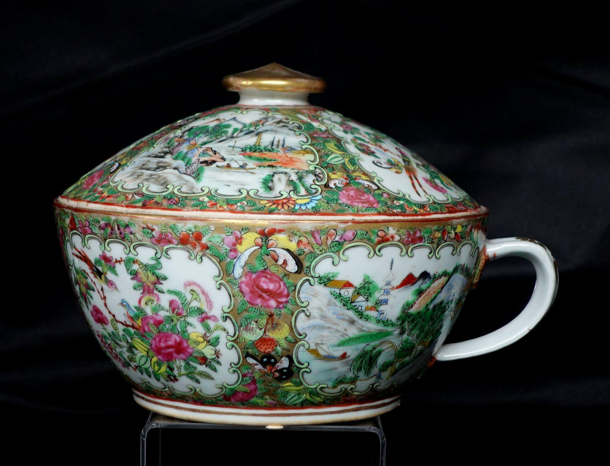 Raro cuenco con tapa de porcelana china de exportación de Cantón de principios del siglo XX con medallón de rosas, que representa flores, pájaros y paisajes por todo el cuenco y la tapa, muy único, raro y hermoso.
 