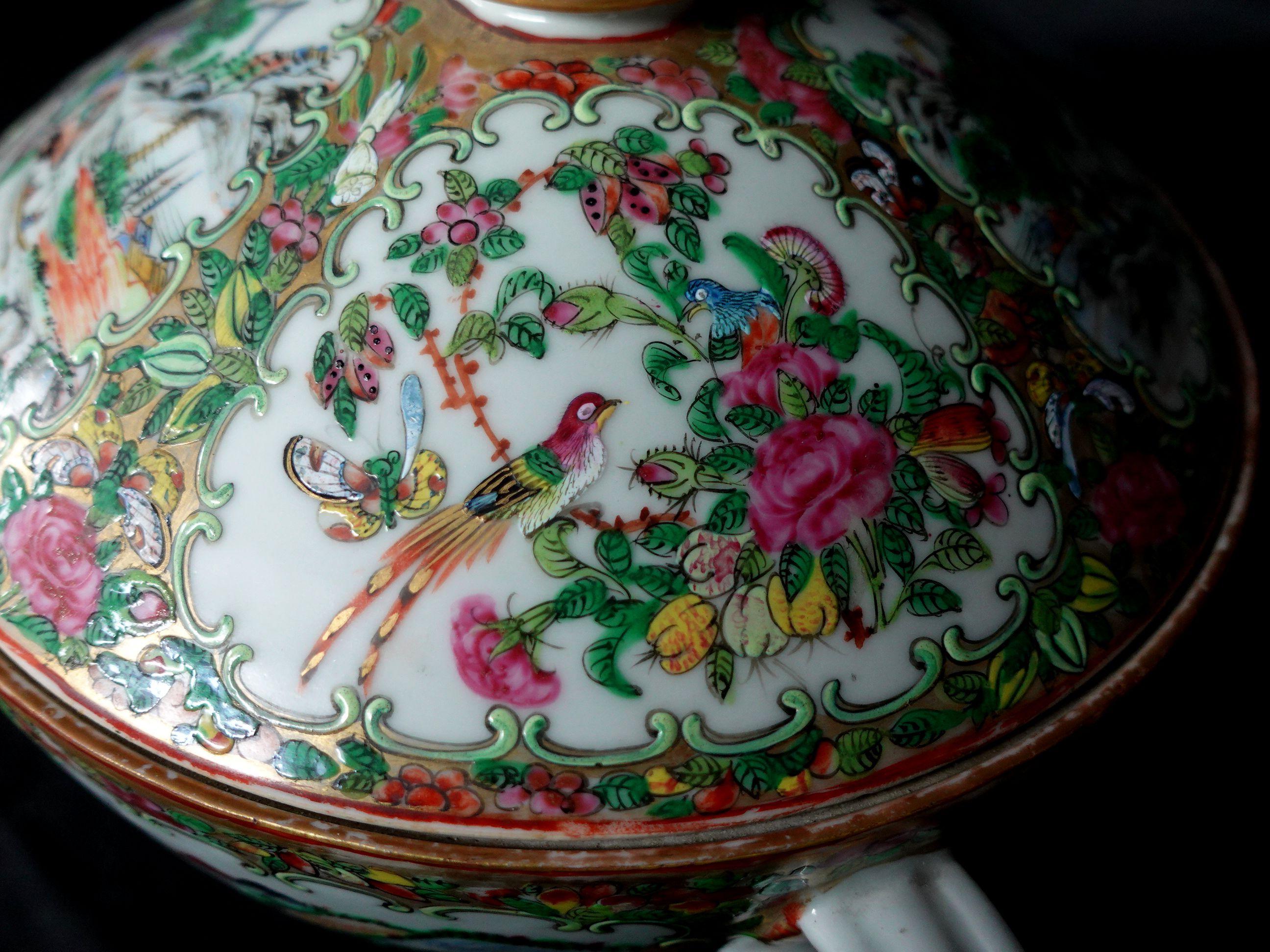 Rose Medallion Chinese Export Covered Chamber Bowl 19th Century In Good Condition For Sale In Norton, MA