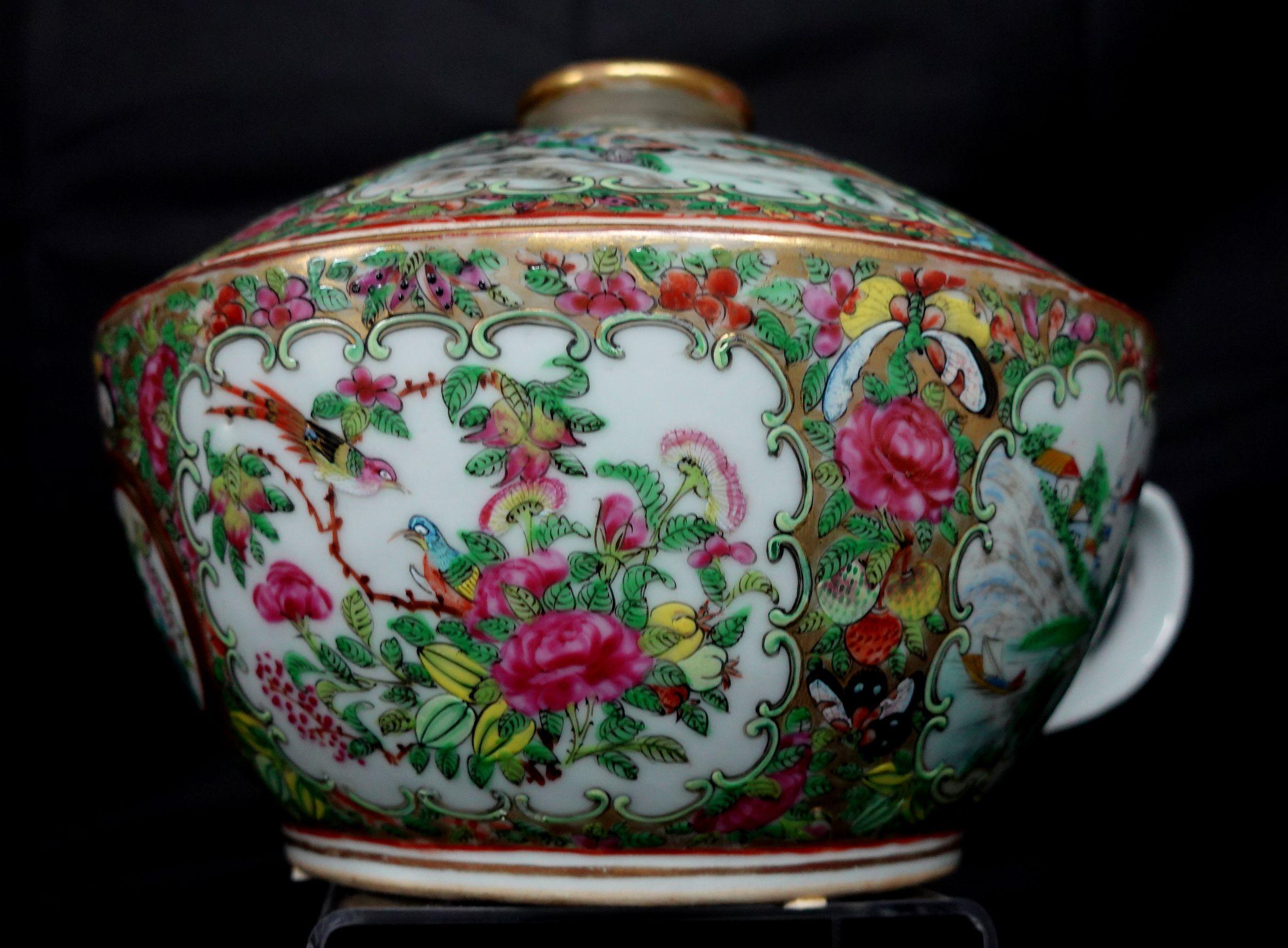 Rose Medallion Chinese Export Covered Chamber Bowl 19th Century For Sale 1