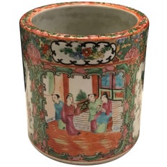Rose Medallion Cylinder Cachepot