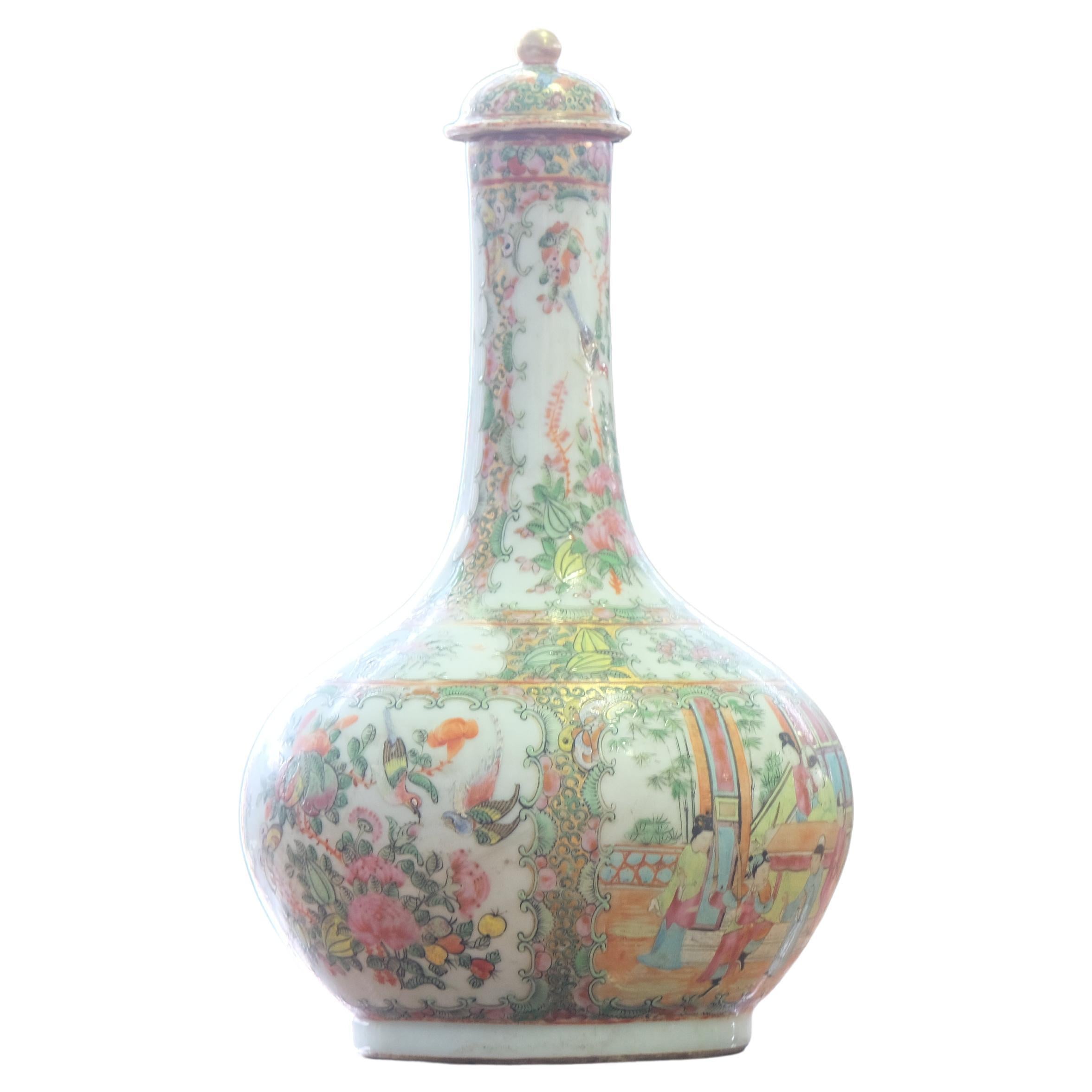 Rose Medallion Lidded Water Bottle, 19th Century In Excellent Condition For Sale In Southall, GB