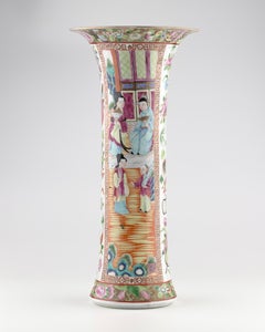 Vaso in porcellana con medaglione di rose, tardo periodo Qing-periodo repubblicano