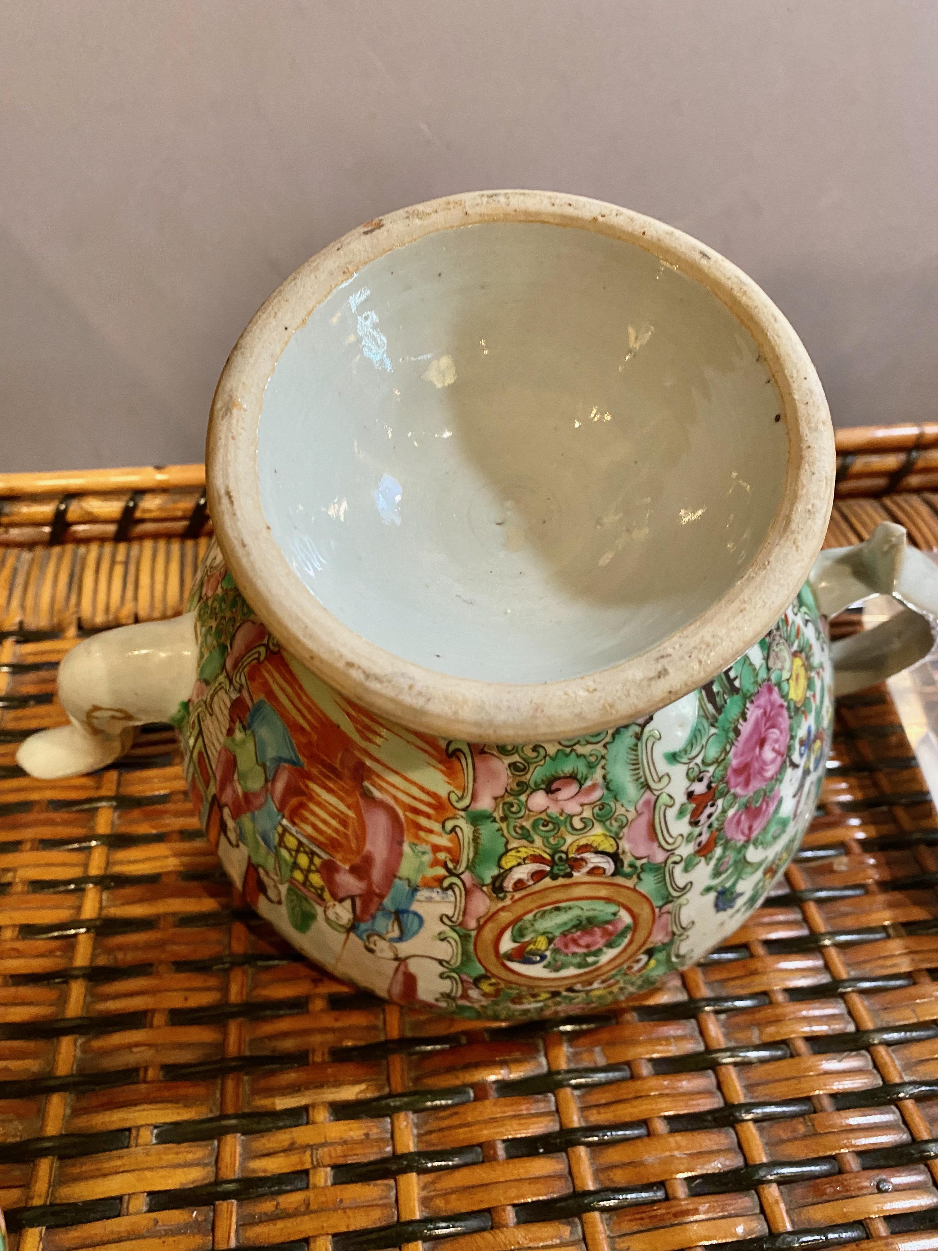 Rose Medallion Teapot, 19th Century 4