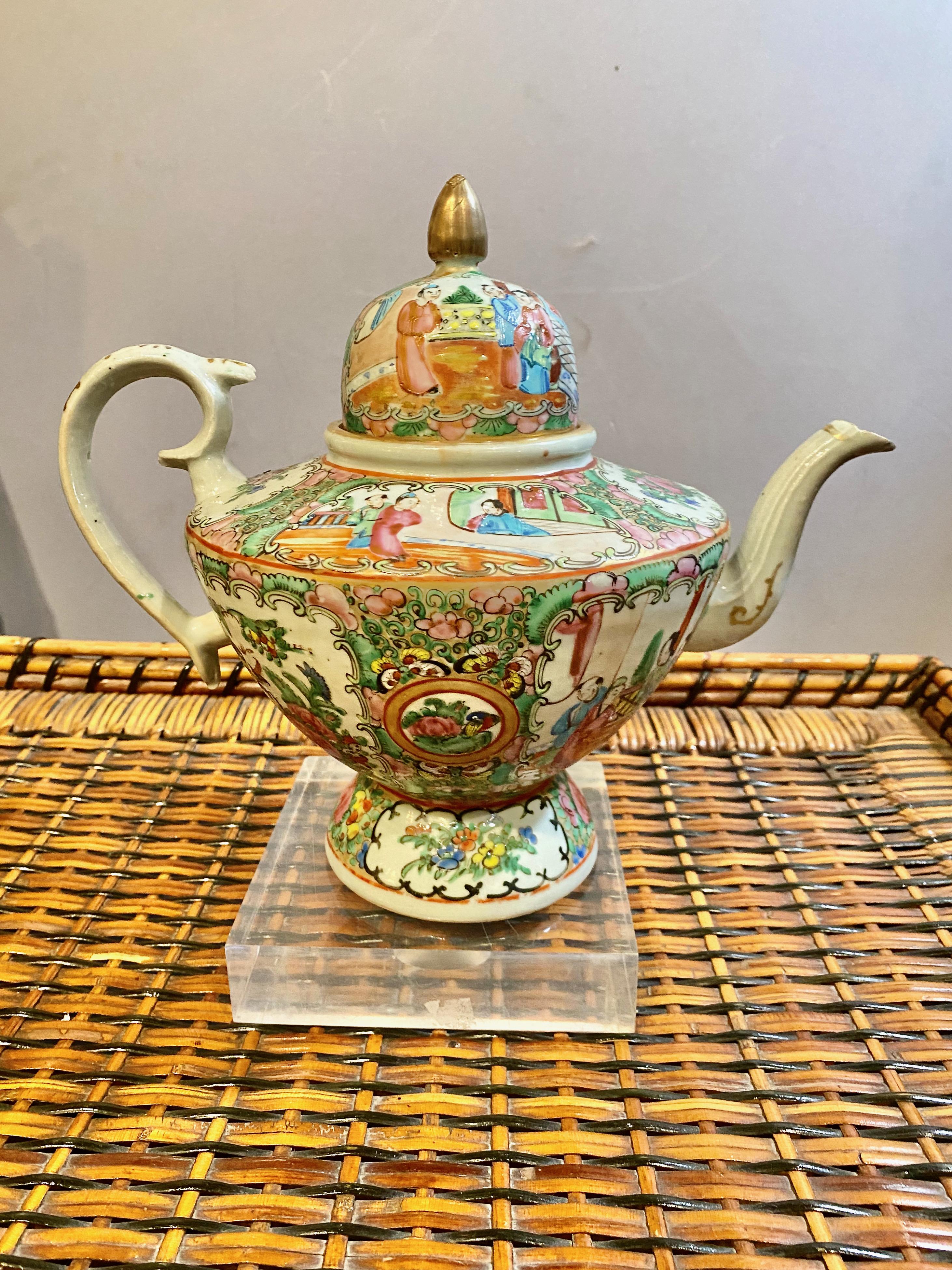 Chinese Export Rose Medallion Teapot, 19th Century