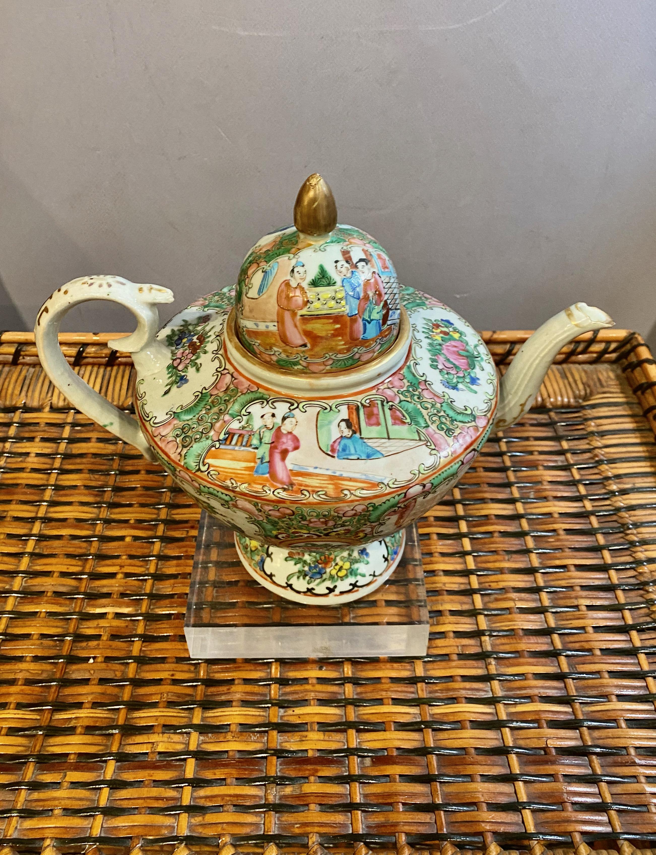 Chinese Rose Medallion Teapot, 19th Century