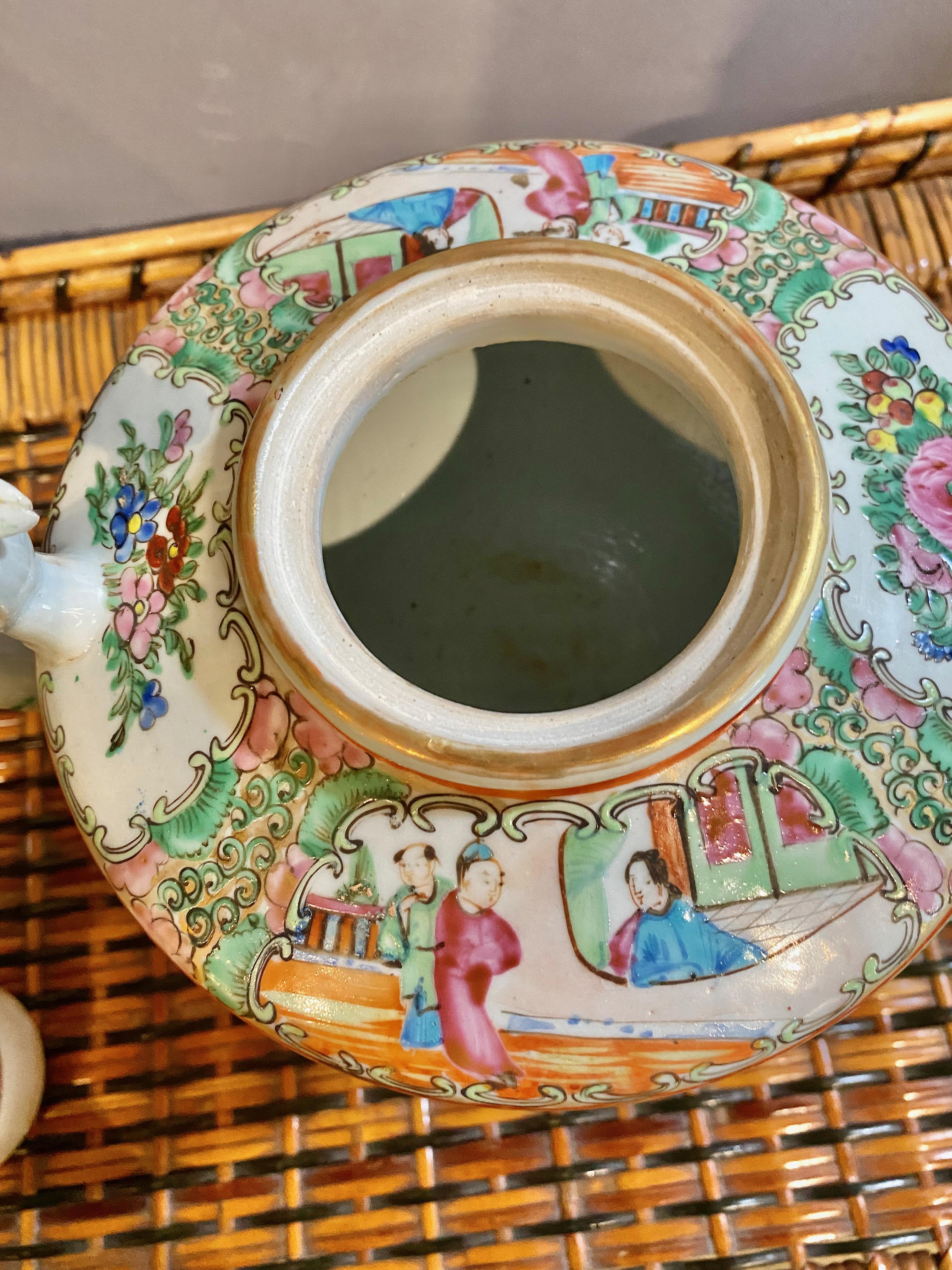 Rose Medallion Teapot, 19th Century 1