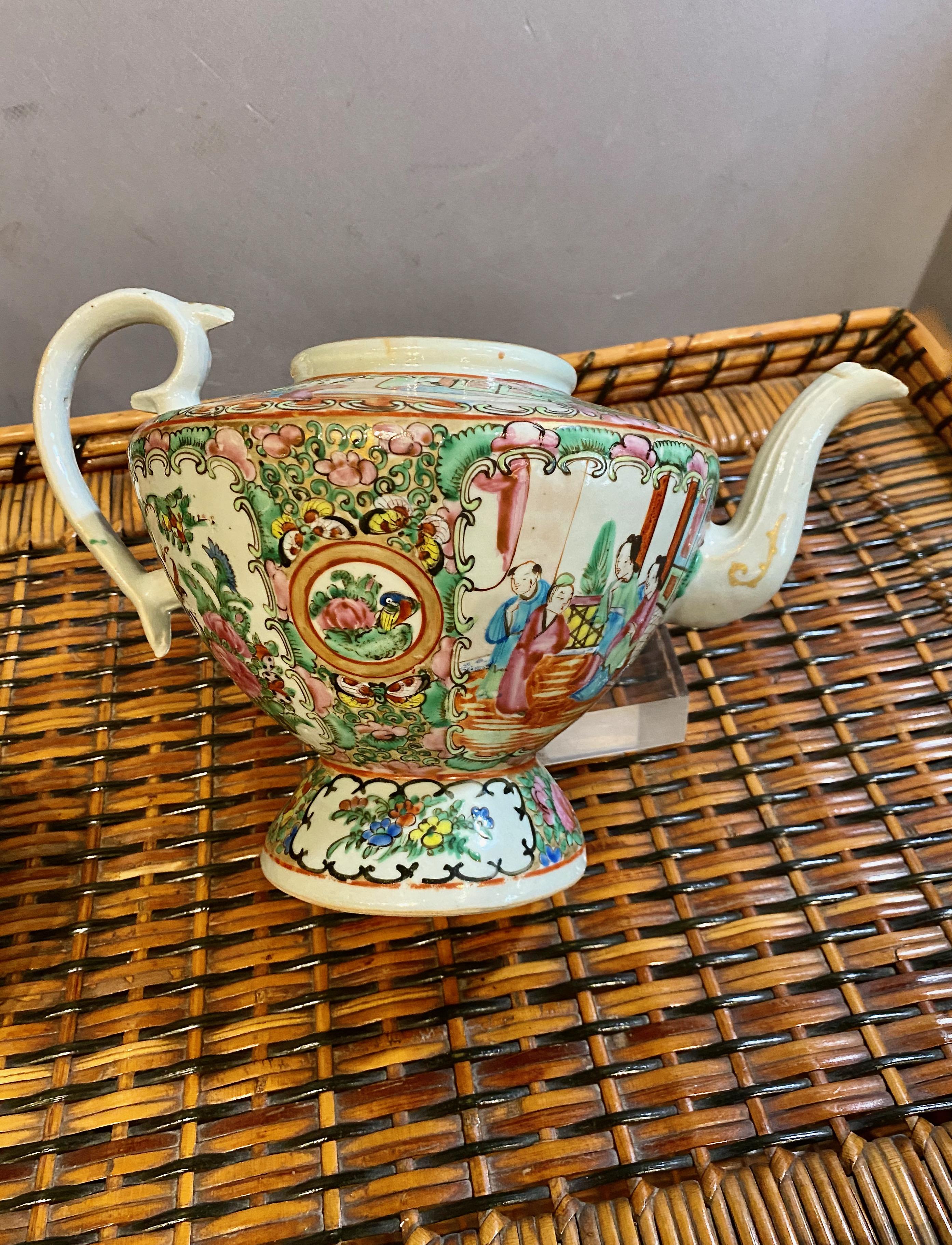 Rose Medallion Teapot, 19th Century 2