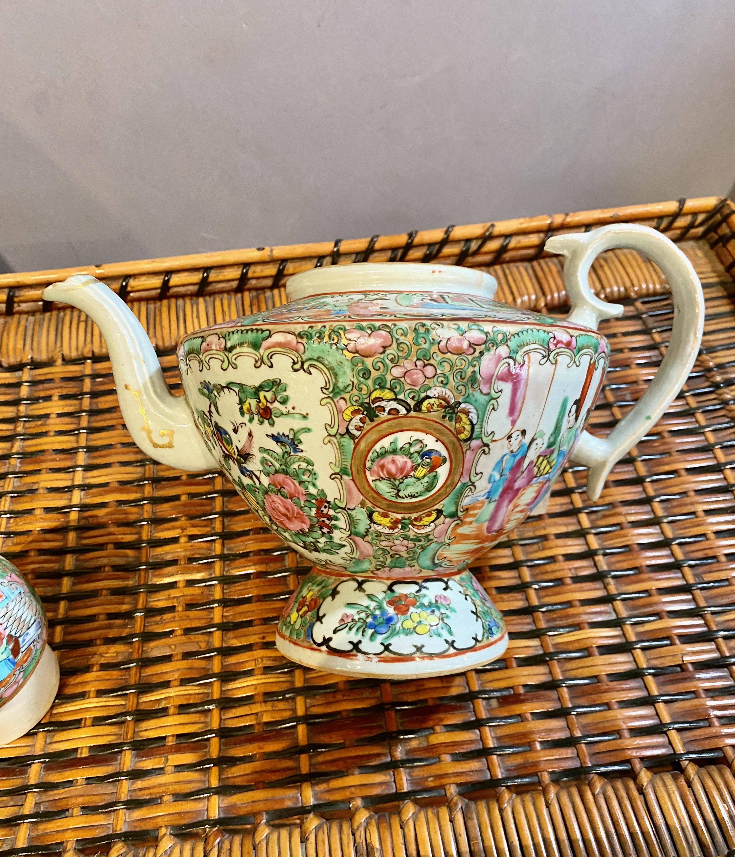 Rose Medallion Teapot, 19th Century 3