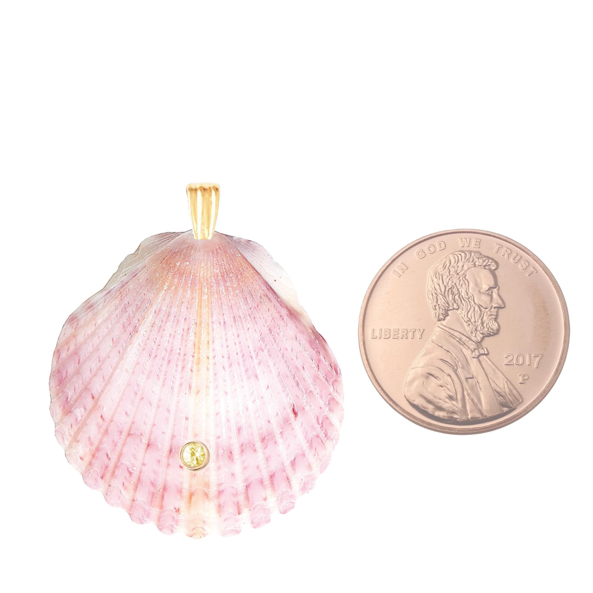 Pendentif en or 14k avec coquillage rose et saphir jaune naturel Neuf - En vente à Miami, FL