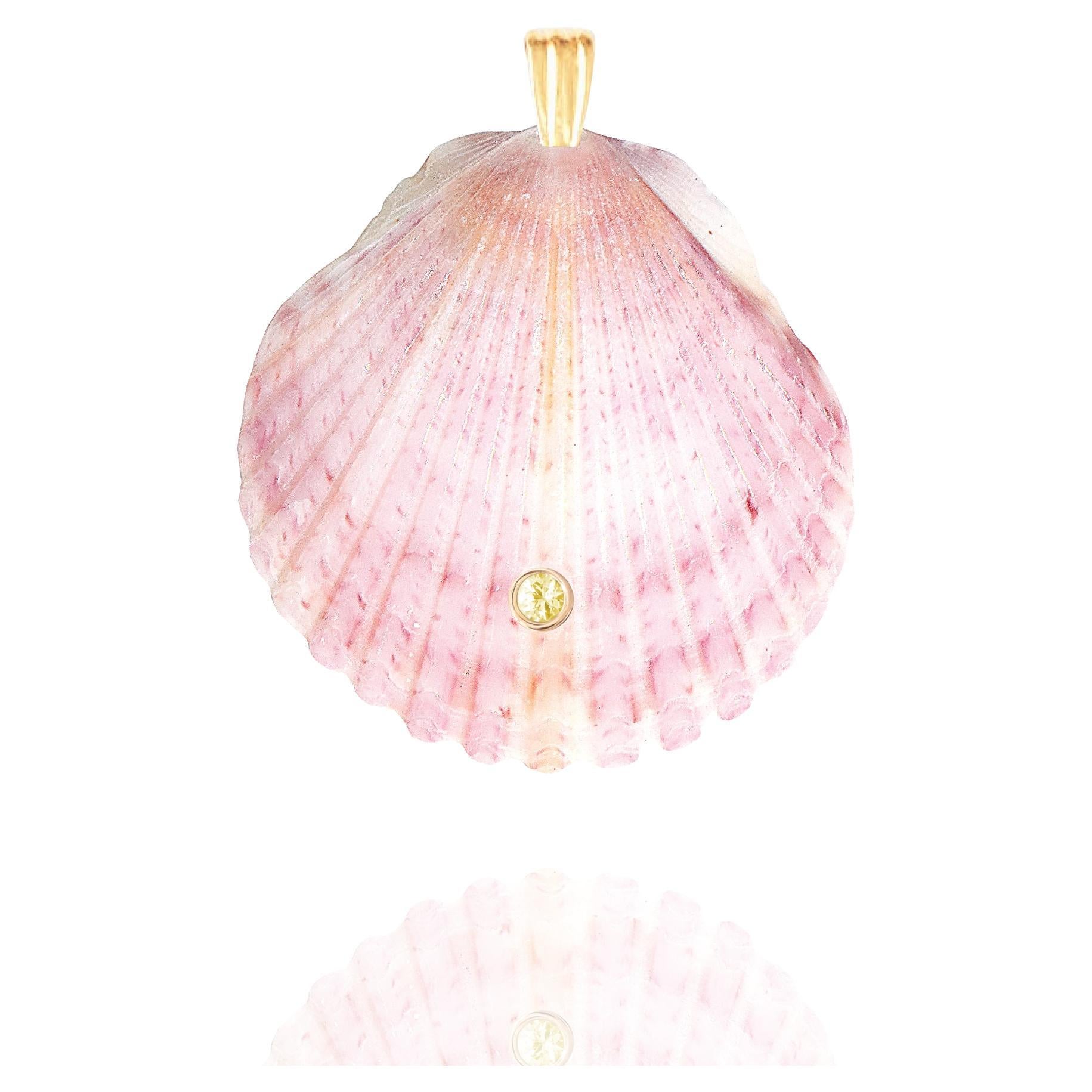 Pendentif en or 14k avec coquillage rose et saphir jaune naturel