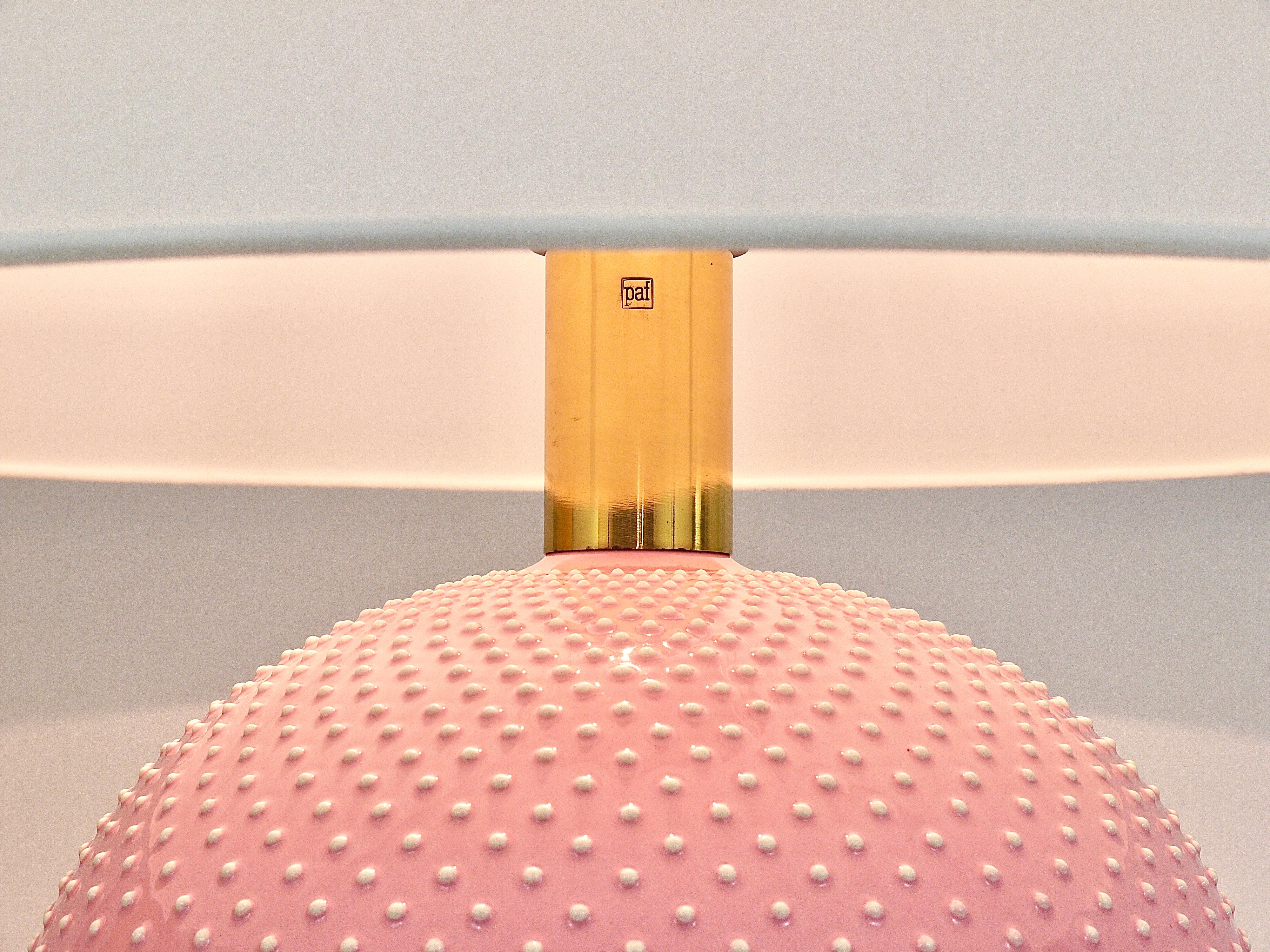 italien Rosé Pastel Polka Dot Sphere Table Lamp, Ceramic, Brass, Studio Paf Milano, 1970 en vente