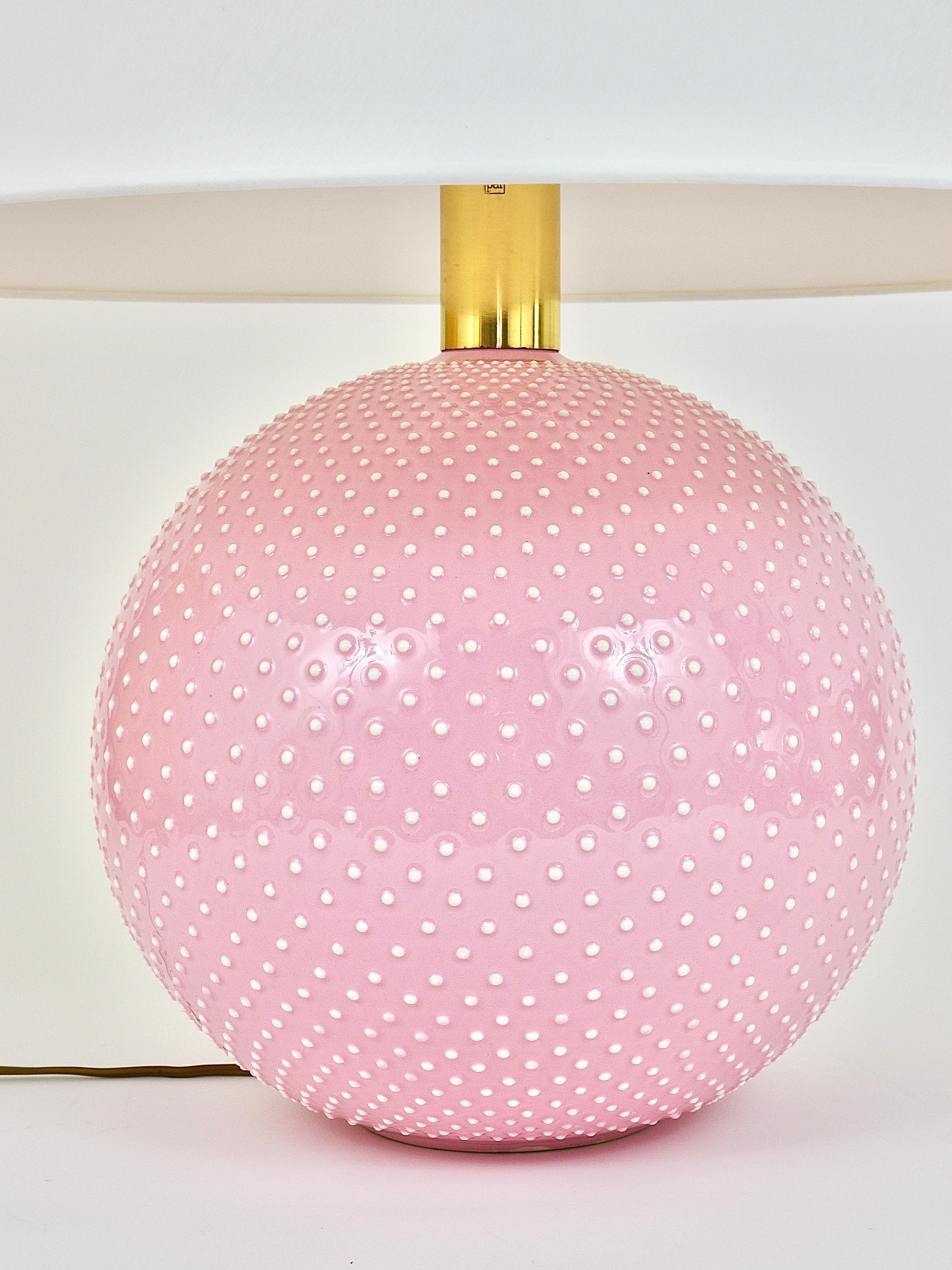 Rosé Pastel Polka Dot Sphere Table Lamp, Ceramic, Brass, Studio Paf Milano, 1970 In Good Condition For Sale In Vienna, AT
