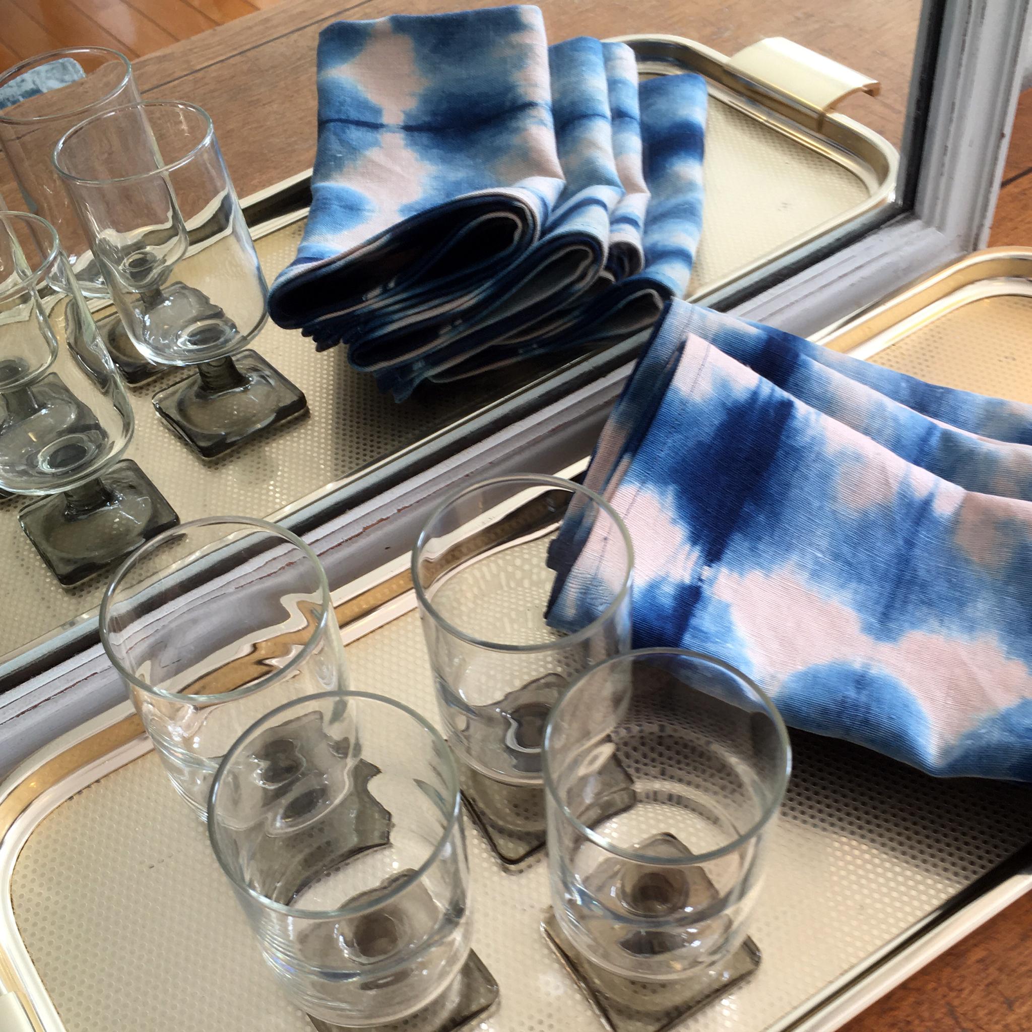 Hand-dyed Shibori Linen Napkins Set of 4 in Rose Pink & Indigo Blue In New Condition In New York, NY