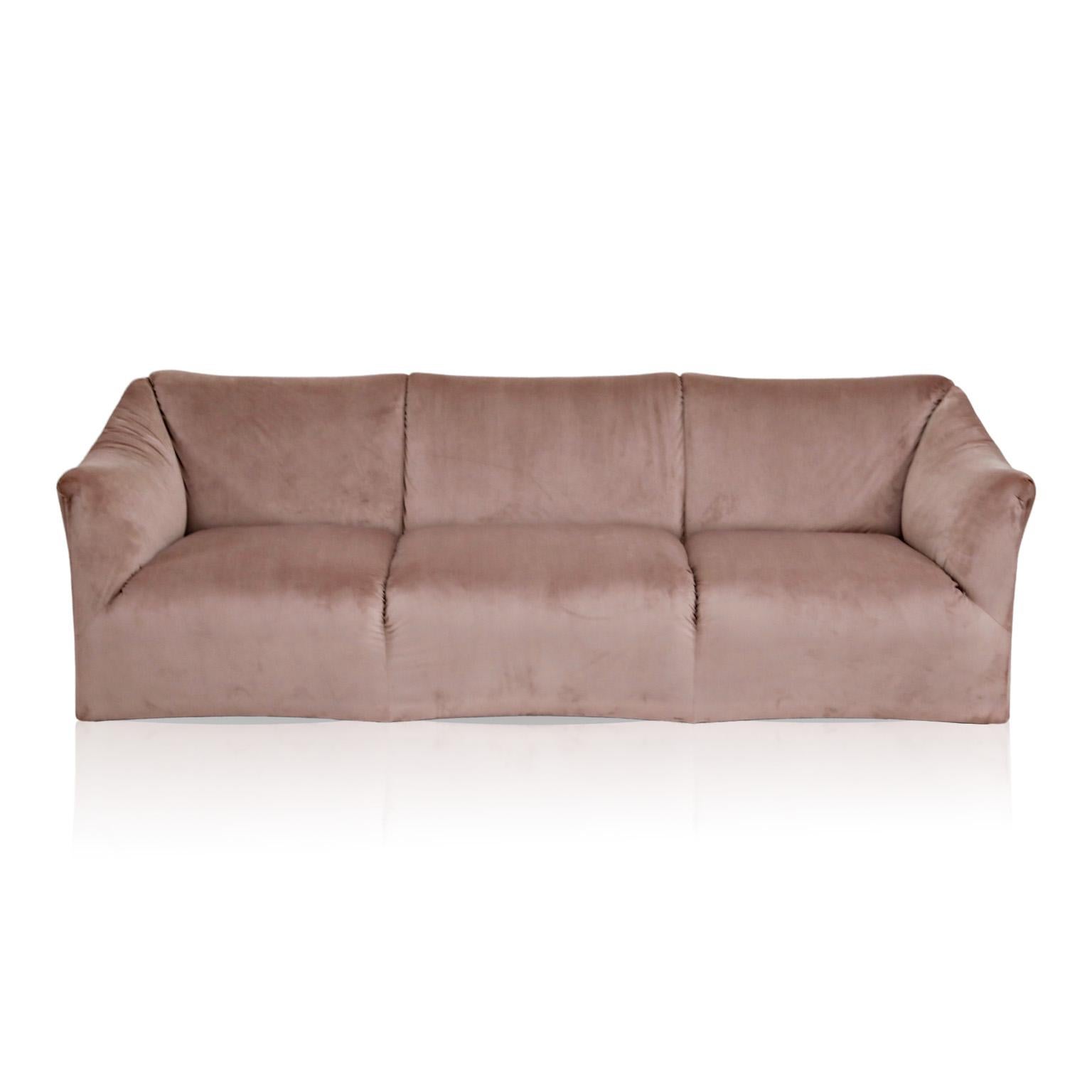 Place this incredible Tentazione sofa by Mario Bellini for Cassina into any room and immediately this will complete the area with its gorgeous soft velvet in a rose pink colorway and timeless classic style. We restored this sofa with a beautiful and