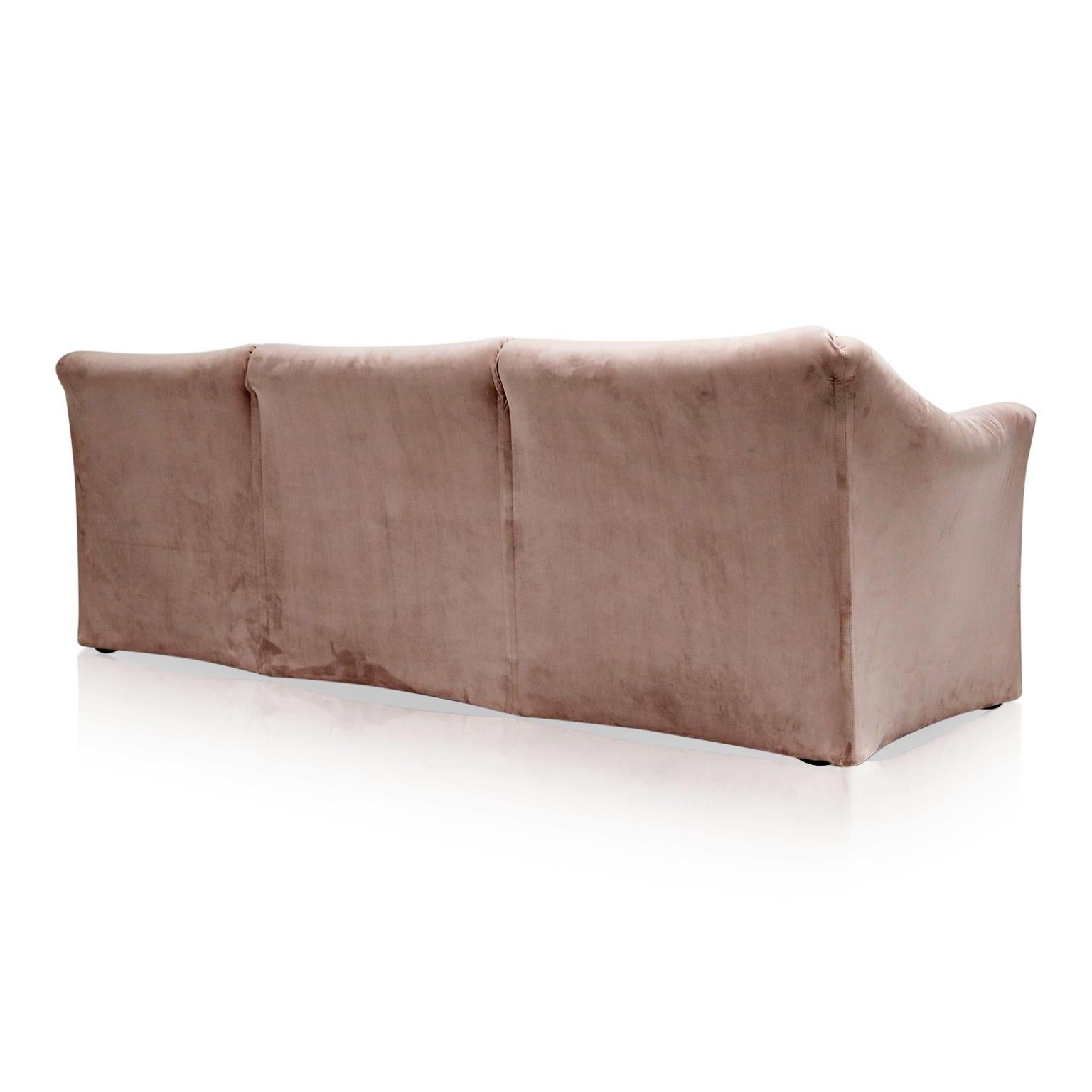 Late 20th Century Rose Pink Velvet Tentazione Sofa by Mario Bellini for Cassina, New Upholstery