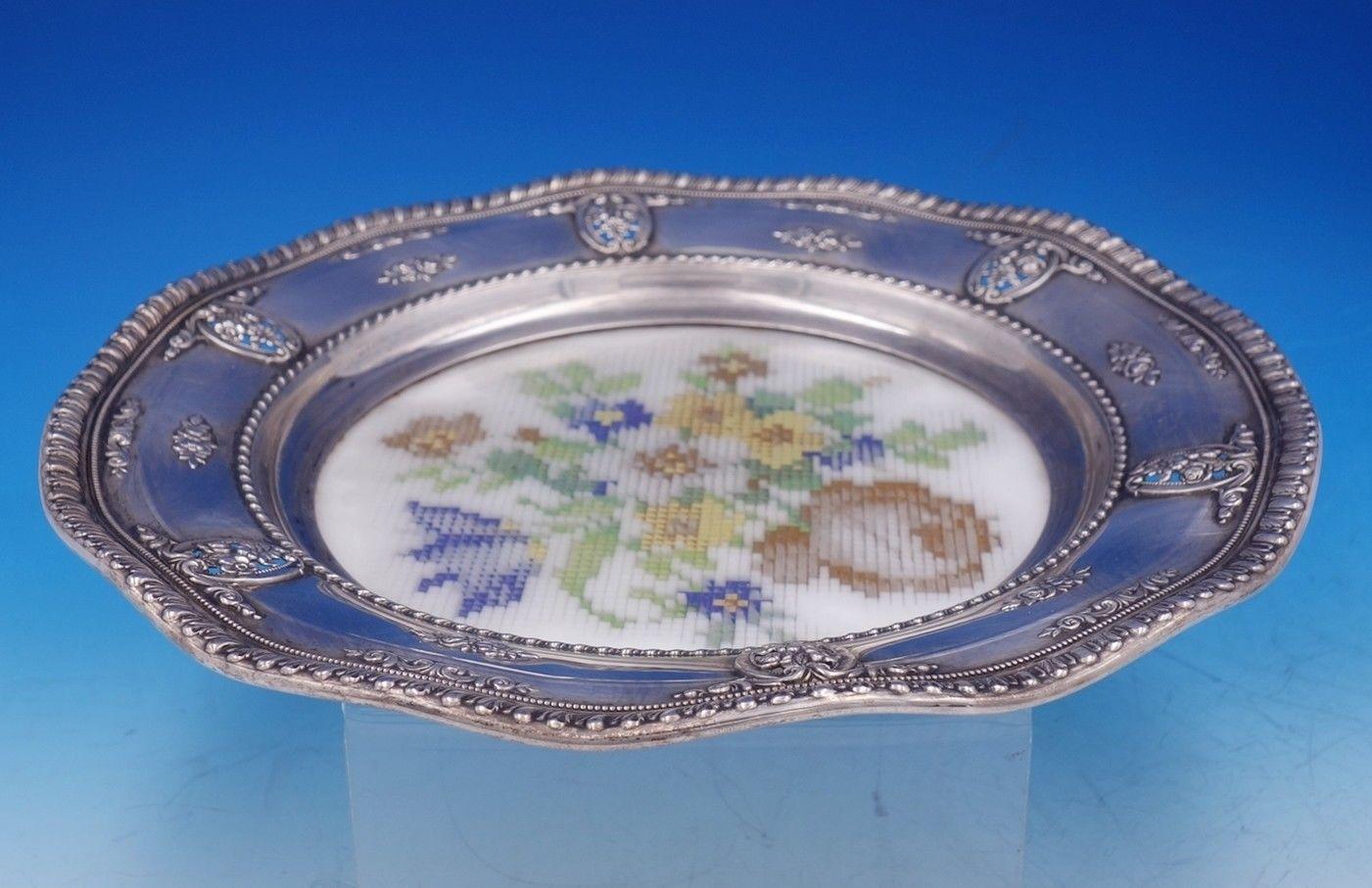 Pretty Rose Point by Wallace sterling silver plate with glass centre that features a needlework pattern and ruffled edge. This piece is marked #6510.
The plate measures 7/8 x 8 in diameter. It is not monogrammed and is in excellent condition.