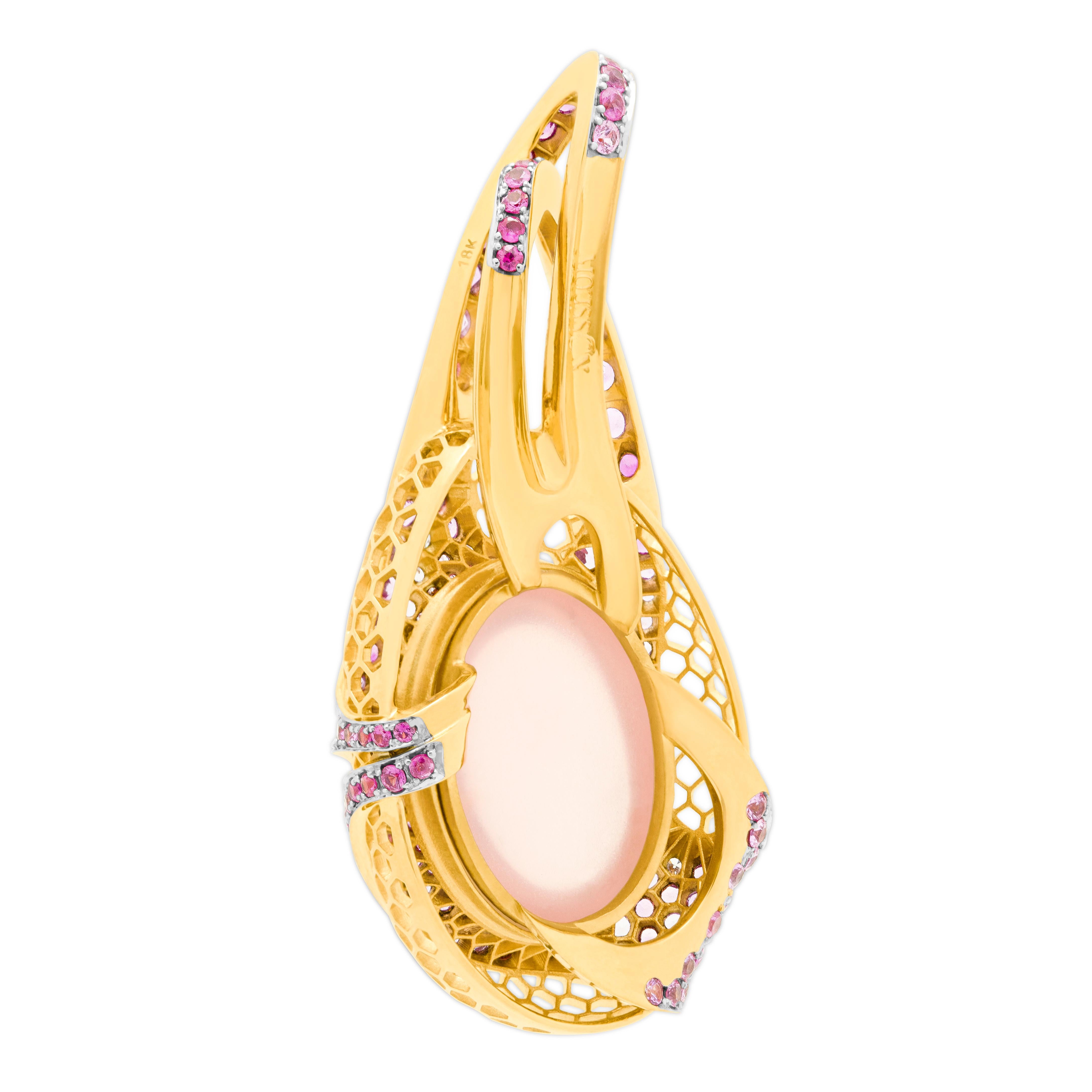 Rose Quartz 16.23 Carat Diamonds Pink Sapphires 18 Karat Yellow Gold Pendant
What kind of patterns has not been created by nature. Honeycomb is one of them. Take a look at our 18 Karat Yellow Gold Pendant from the New Age collection, it perfectly