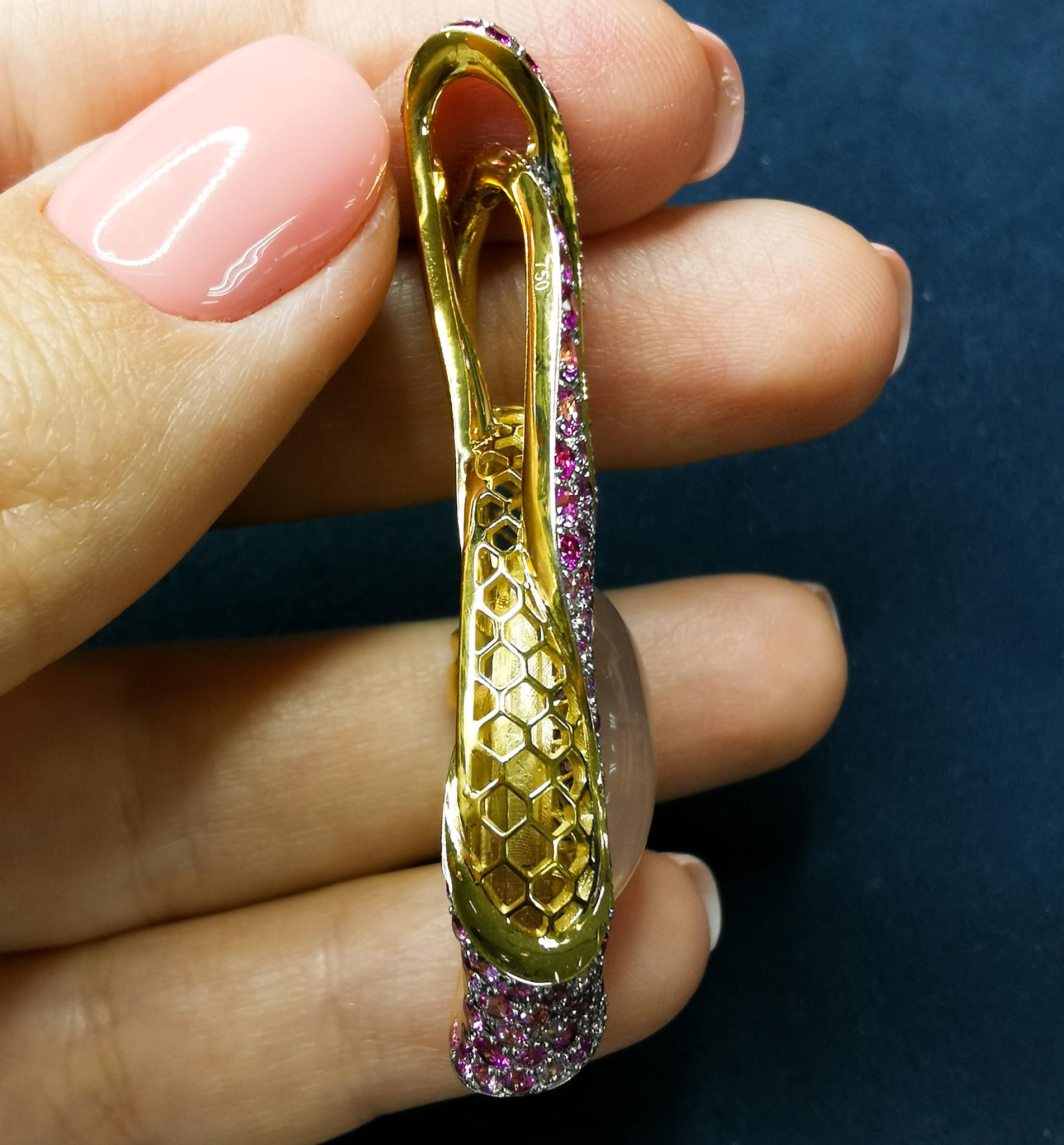 Cabochon Rose Quartz 16.23 Carat Diamonds Pink Sapphires 18 Karat Yellow Gold Pendant For Sale