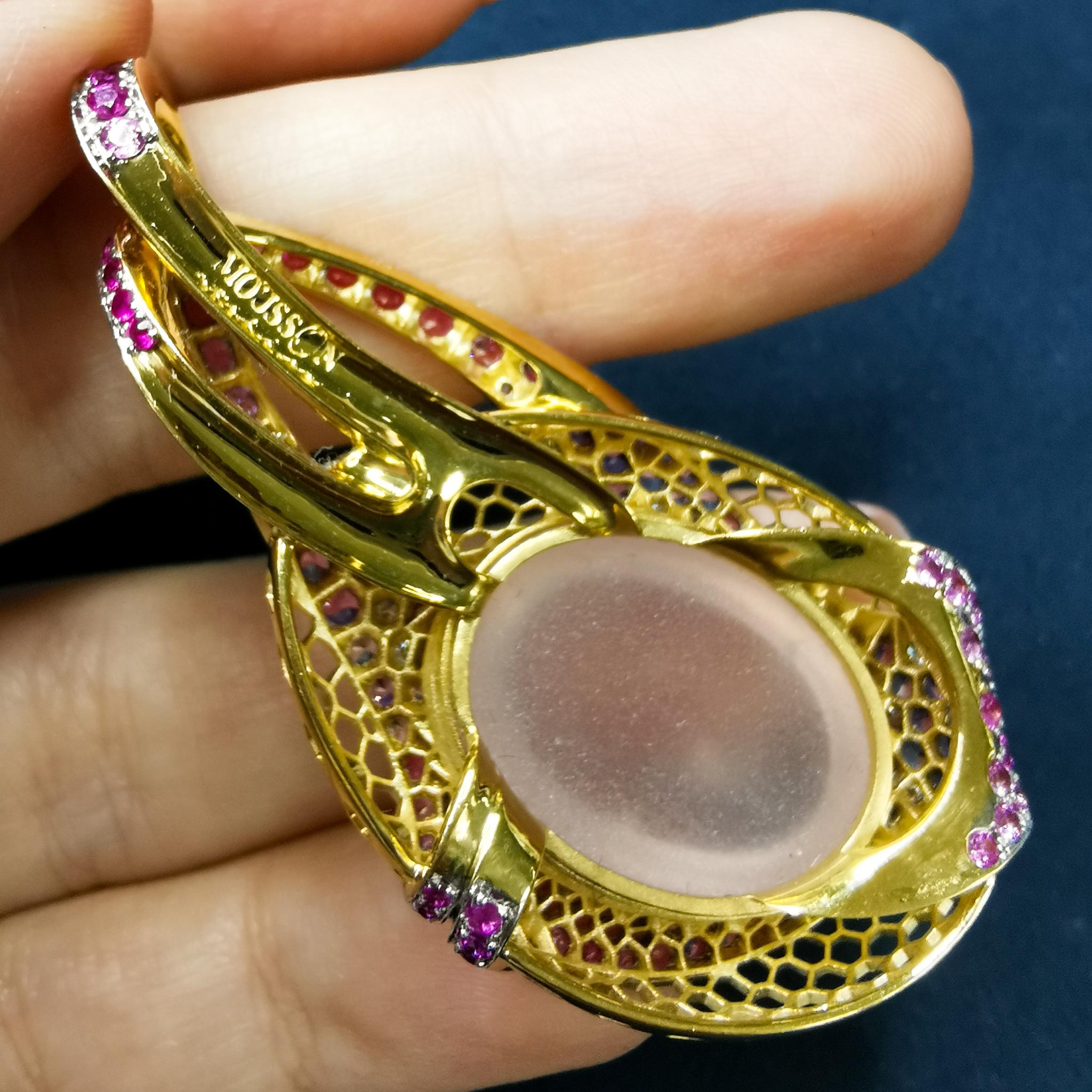 Rose Quartz 16.23 Carat Diamonds Pink Sapphires 18 Karat Yellow Gold Pendant In New Condition For Sale In Bangkok, TH
