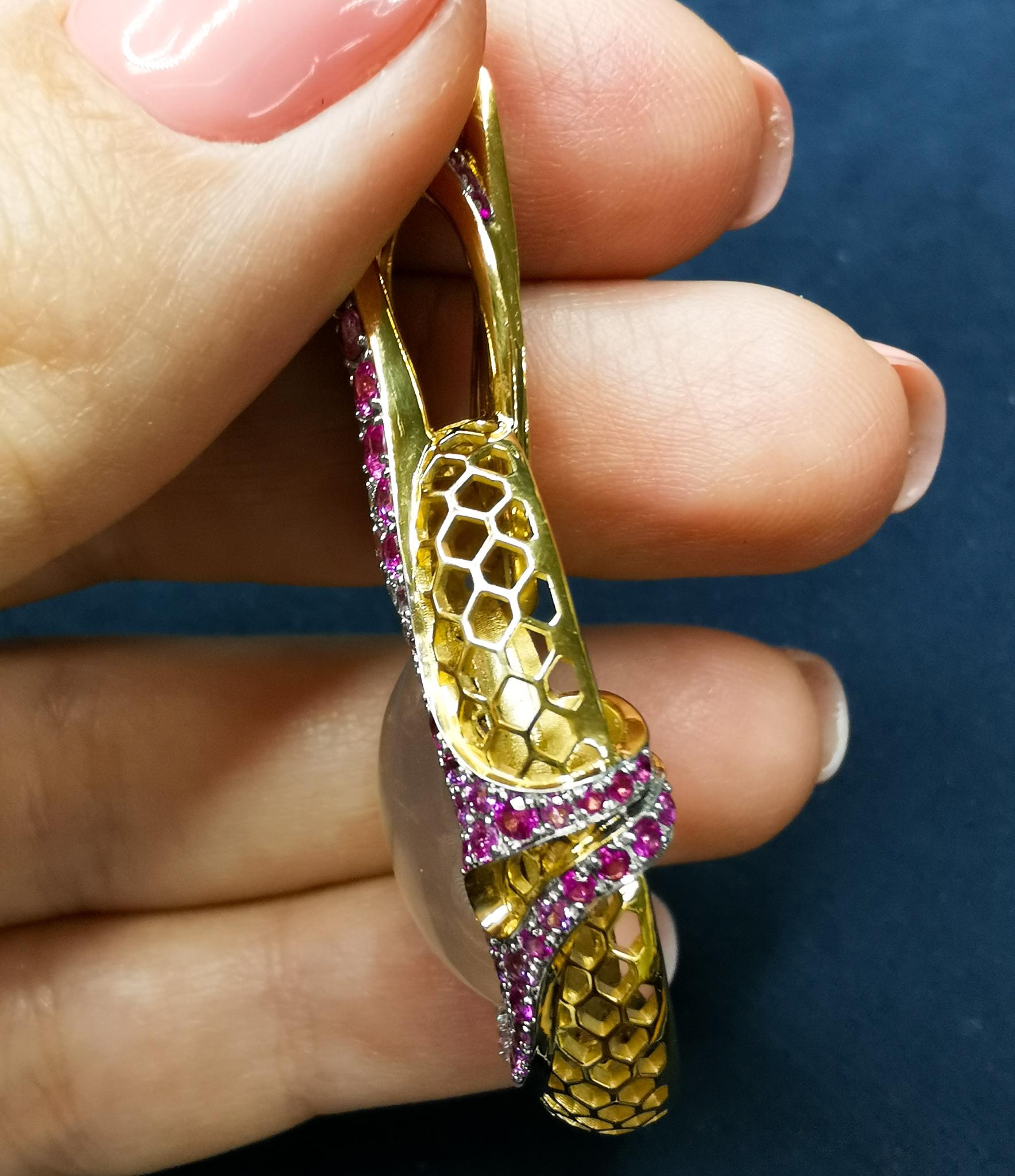 Women's Rose Quartz 16.23 Carat Diamonds Pink Sapphires 18 Karat Yellow Gold Pendant For Sale