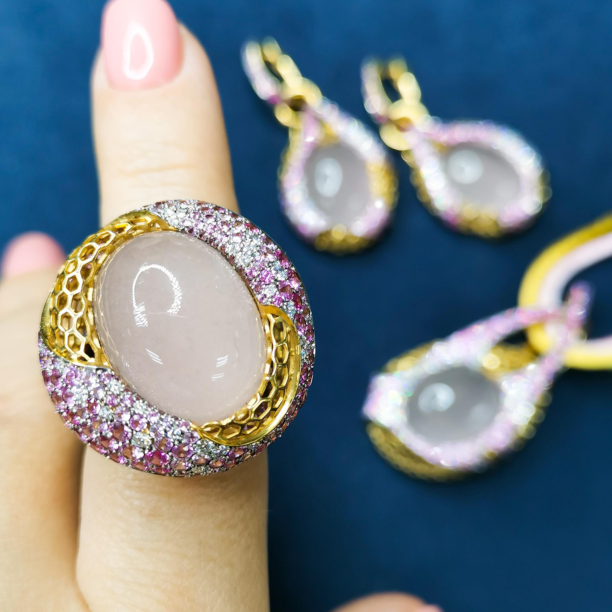 Rose Quartz 17.04 Carat Diamonds Pink Sapphires 18 Karat Yellow Gold Ring For Sale 5