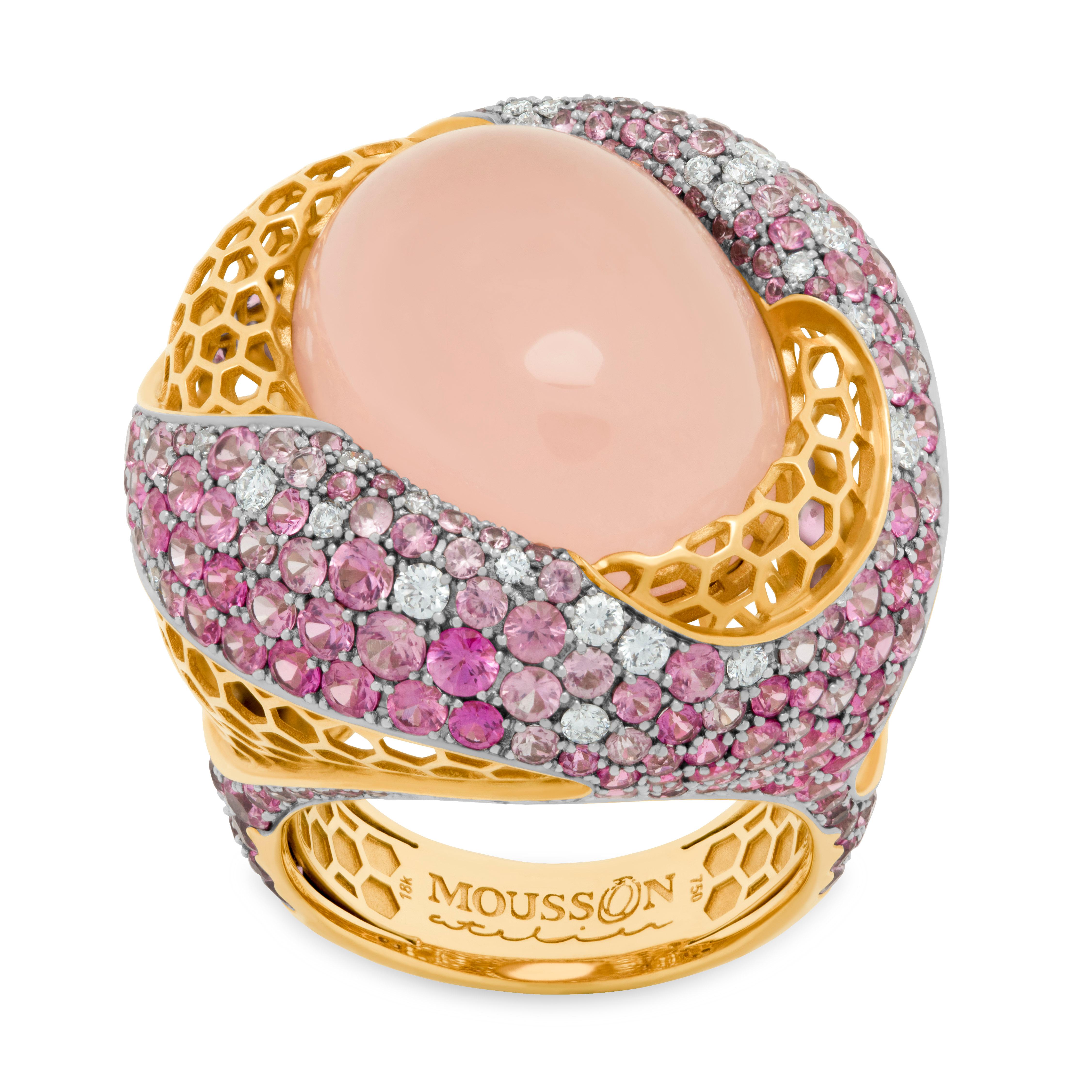 Rose Quartz 17.04 Carat Diamonds Pink Sapphires 18 Karat Yellow Gold Ring
What kind of patterns has not been created by nature. Honeycomb is one of them. Take a look at our 18 Karat Yellow Gold Ring from the New Age collection, it perfectly follows