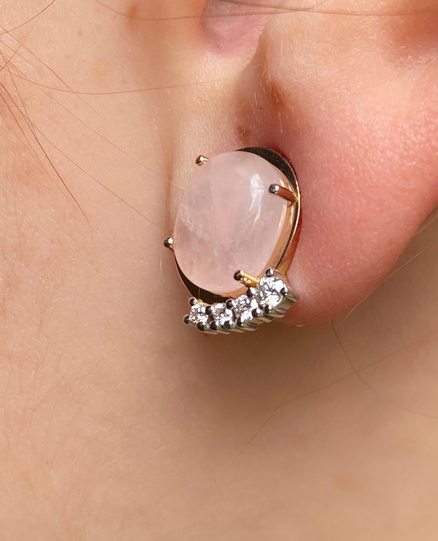 Moderno Orecchino di quarzo rosa in oro 18k con 0,22 carati di diamanti bianchi, fatto a mano e con design a perno in vendita
