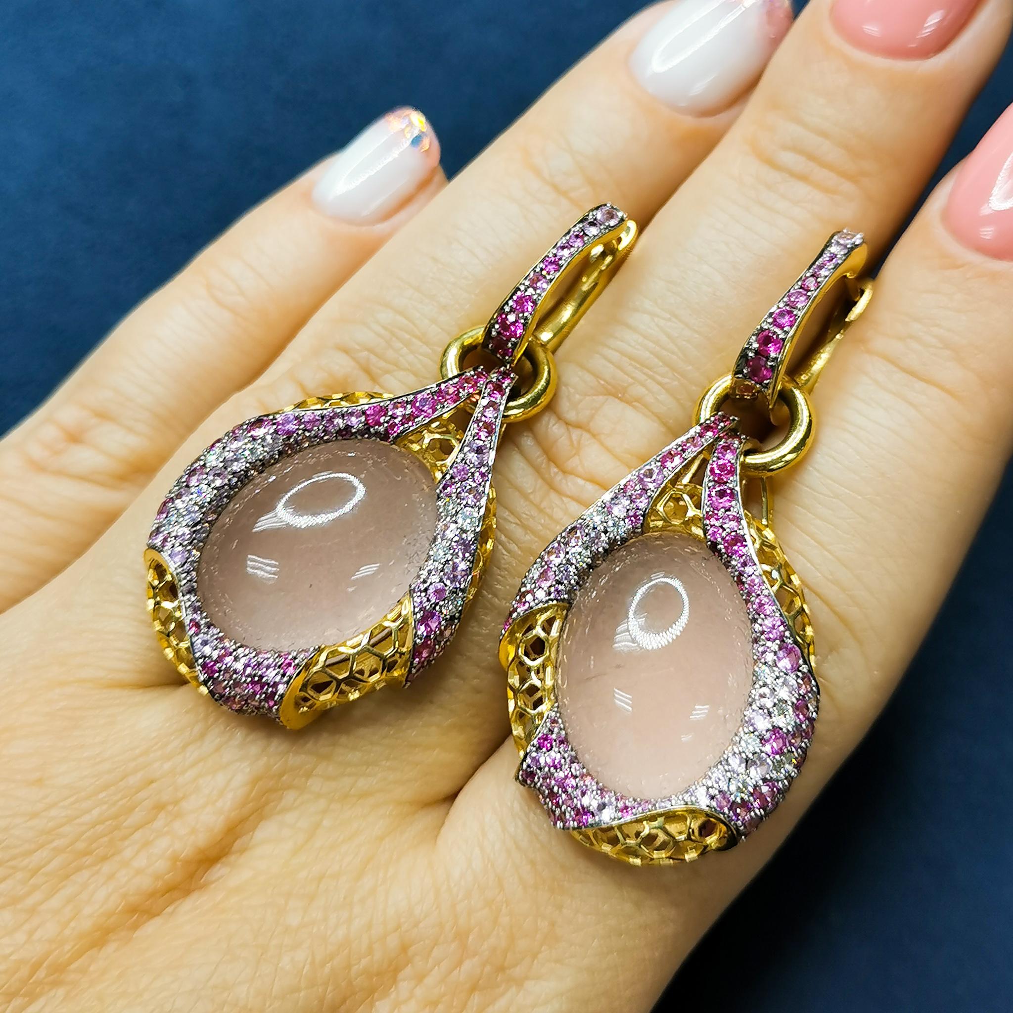 Rose Quartz 33.34 Carat Diamonds Pink Sapphires 18 Karat Yellow Gold Earrings In New Condition For Sale In Bangkok, TH