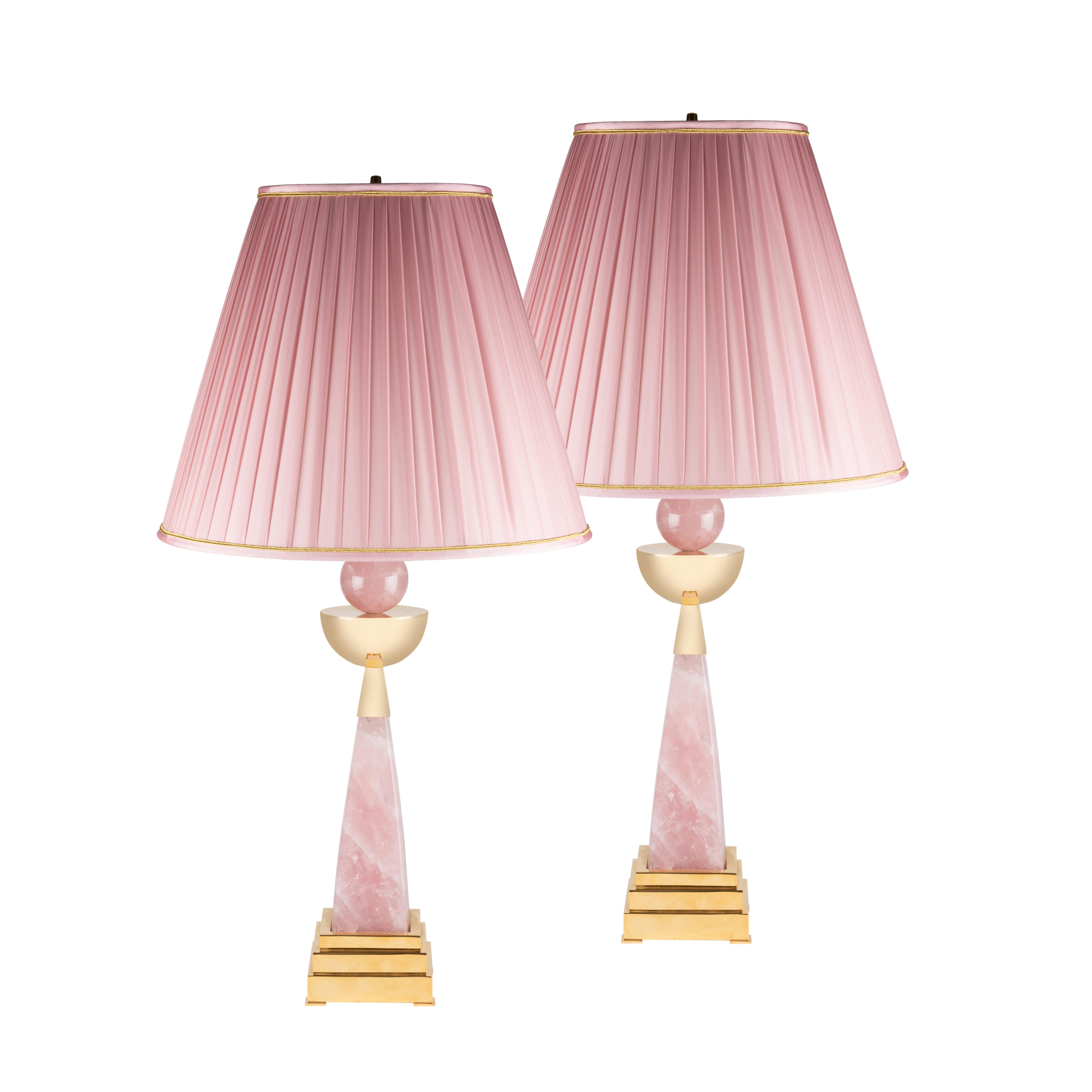 Amazing rose quartz AIKO I model design by Alexandre VOSSION.
24 gold plated brass, customized color lampshade.
Made in PARIS.