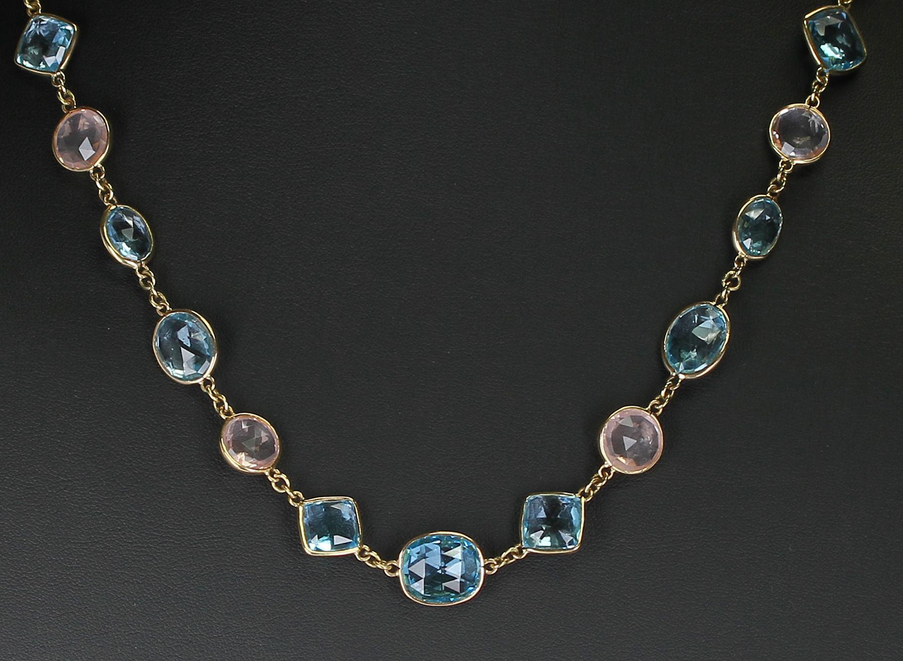 Collier à facettes en quartz rose et topaze bleue, formes mélangées, collier fin 18 carats Excellent état - En vente à New York, NY