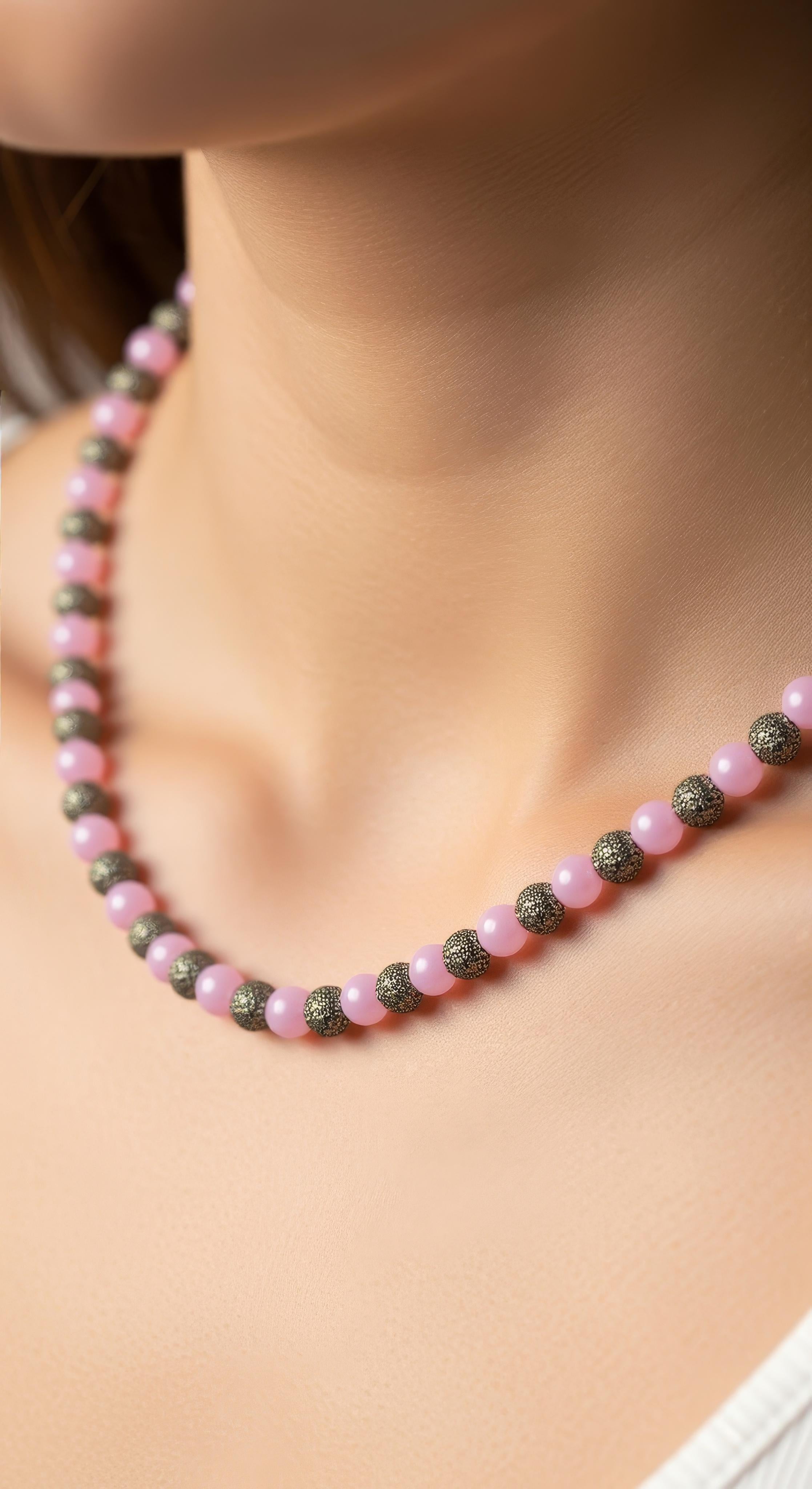 Perlina Collana di quarzo rosa e diaspro dalmata con perline e chiusura in oro 14k in vendita