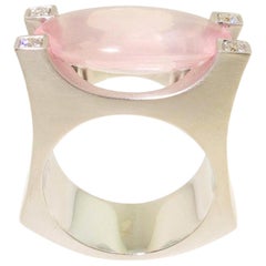 Bague cocktail fantaisie de succession en quartz rose et diamants, bijouterie d'art