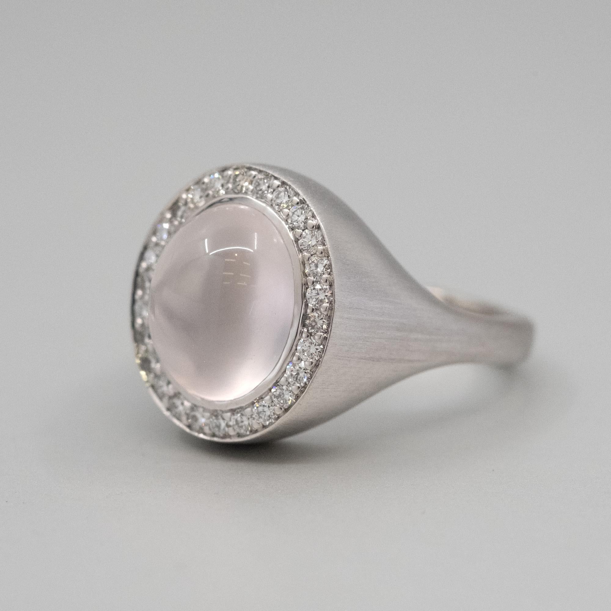 Rose Quartz and Diamond Ring in 18ct white gold In New Condition For Sale In SYDNEY, AU