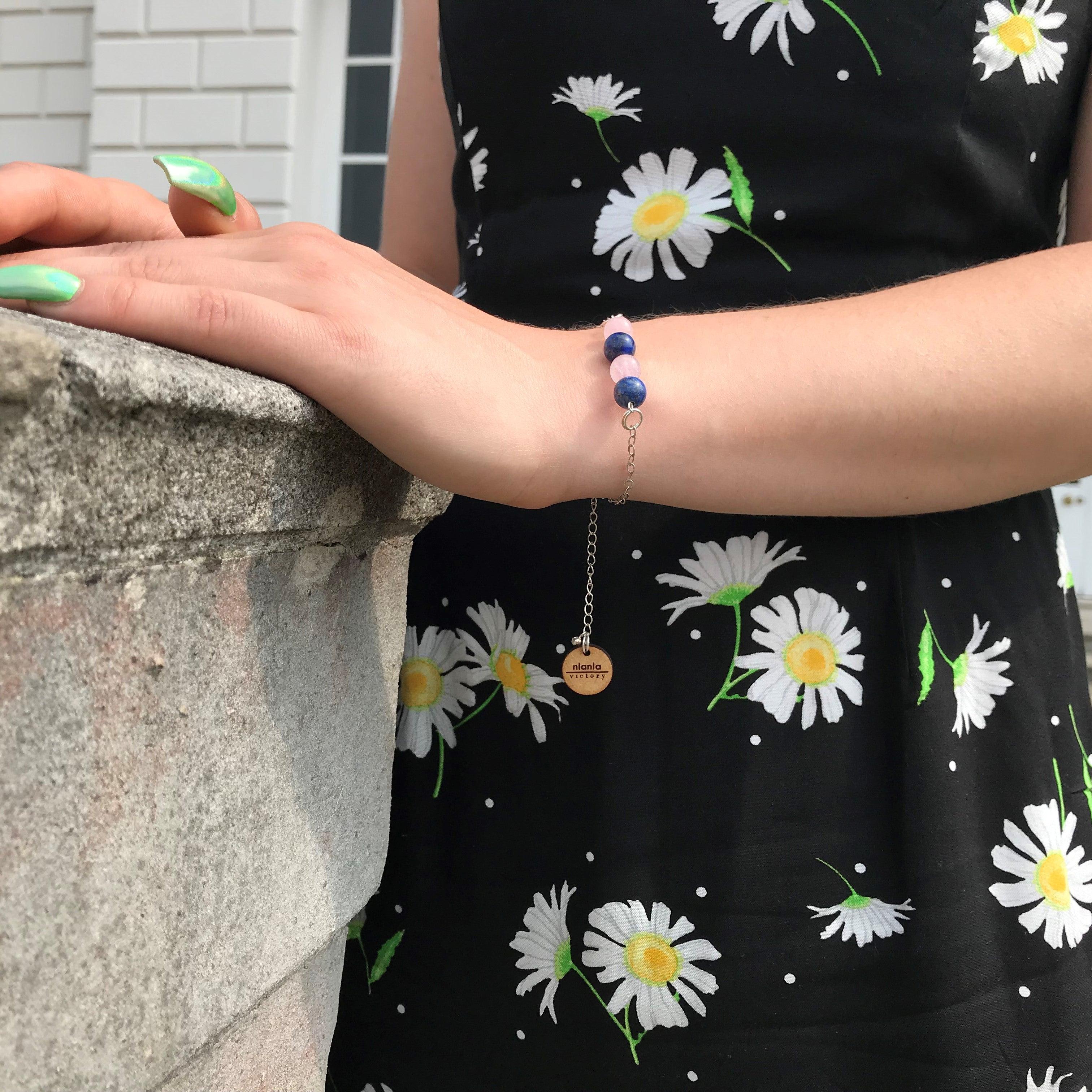 Bracciale di quarzo rosa e lapislazzuli, Bracciale dell'amicizia  da nlanlaVictory In condizioni Nuovo in vendita a London, GB