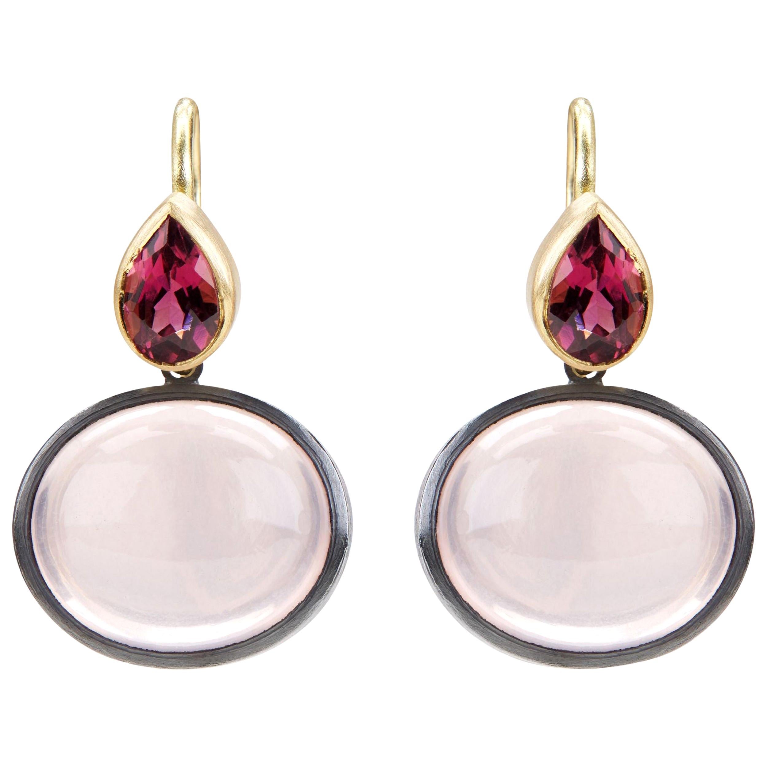 Boucles d'oreilles en or 18 carats et argent sterling oxydé avec quartz rose et grenat rhodolite en vente
