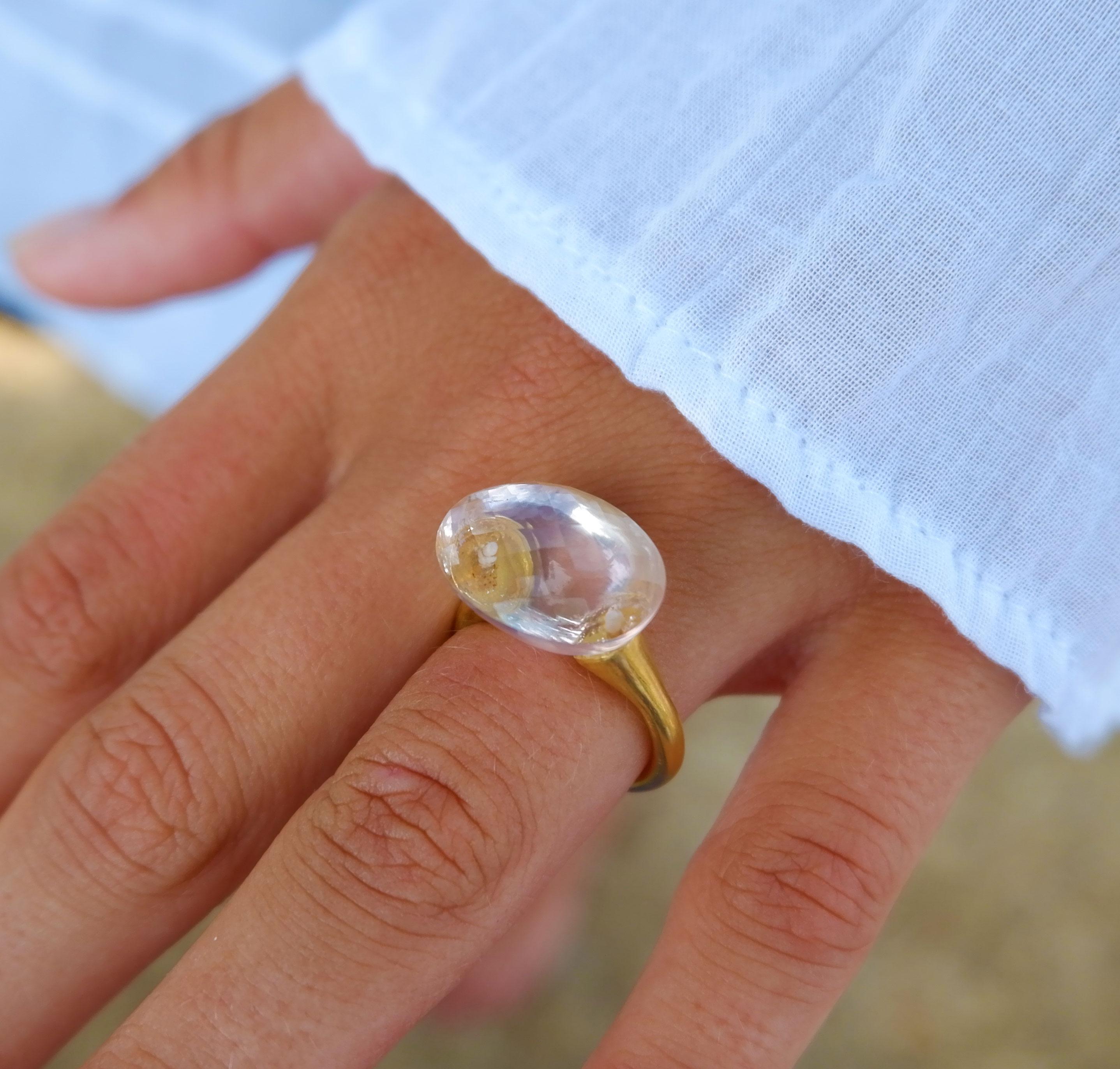 Rose Quartz and Yellow Gold Cocktail Ring In New Condition In London, Stockholm