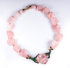 Halskette „Rose Quartz Coulée“ aus 18-karätigem Gelbgold von Andre Marcha