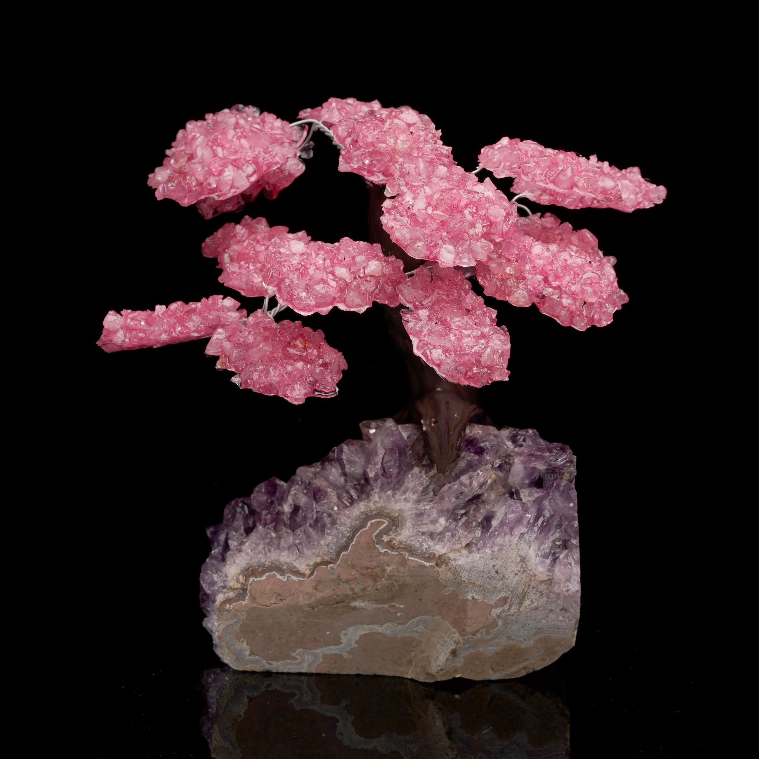 Rosenquarz-Edelsteinbaum auf Amethyst-Cluster-Sockel (21. Jahrhundert und zeitgenössisch) im Angebot
