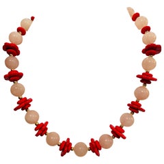 Collier avec disques en céramique rouge vintage et verre de quartz rose