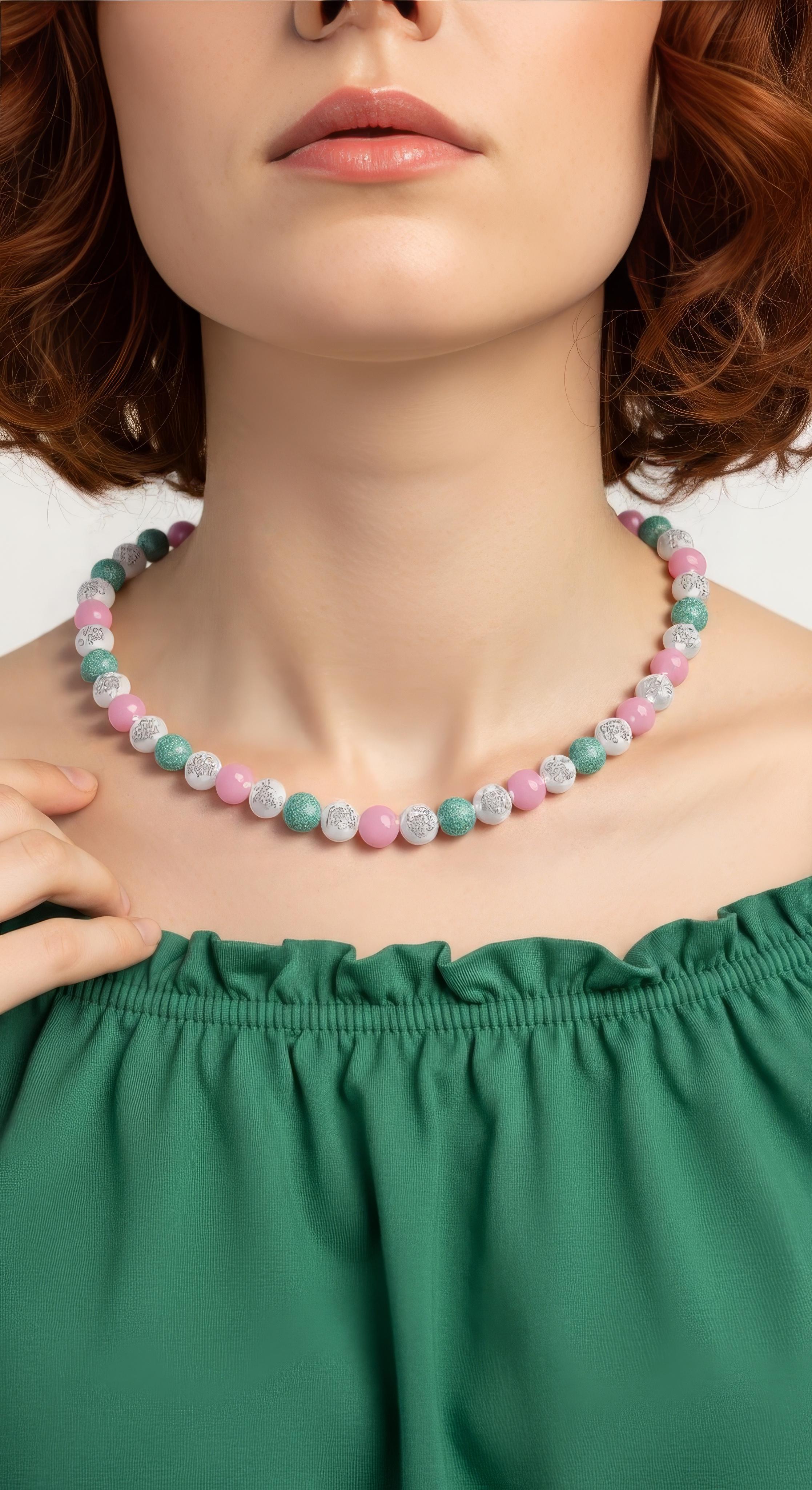 Collar de Cuentas de Cuarzo Rosa, Howlita y Amazonita con Cierre de Oro de 14k Moderno en venta