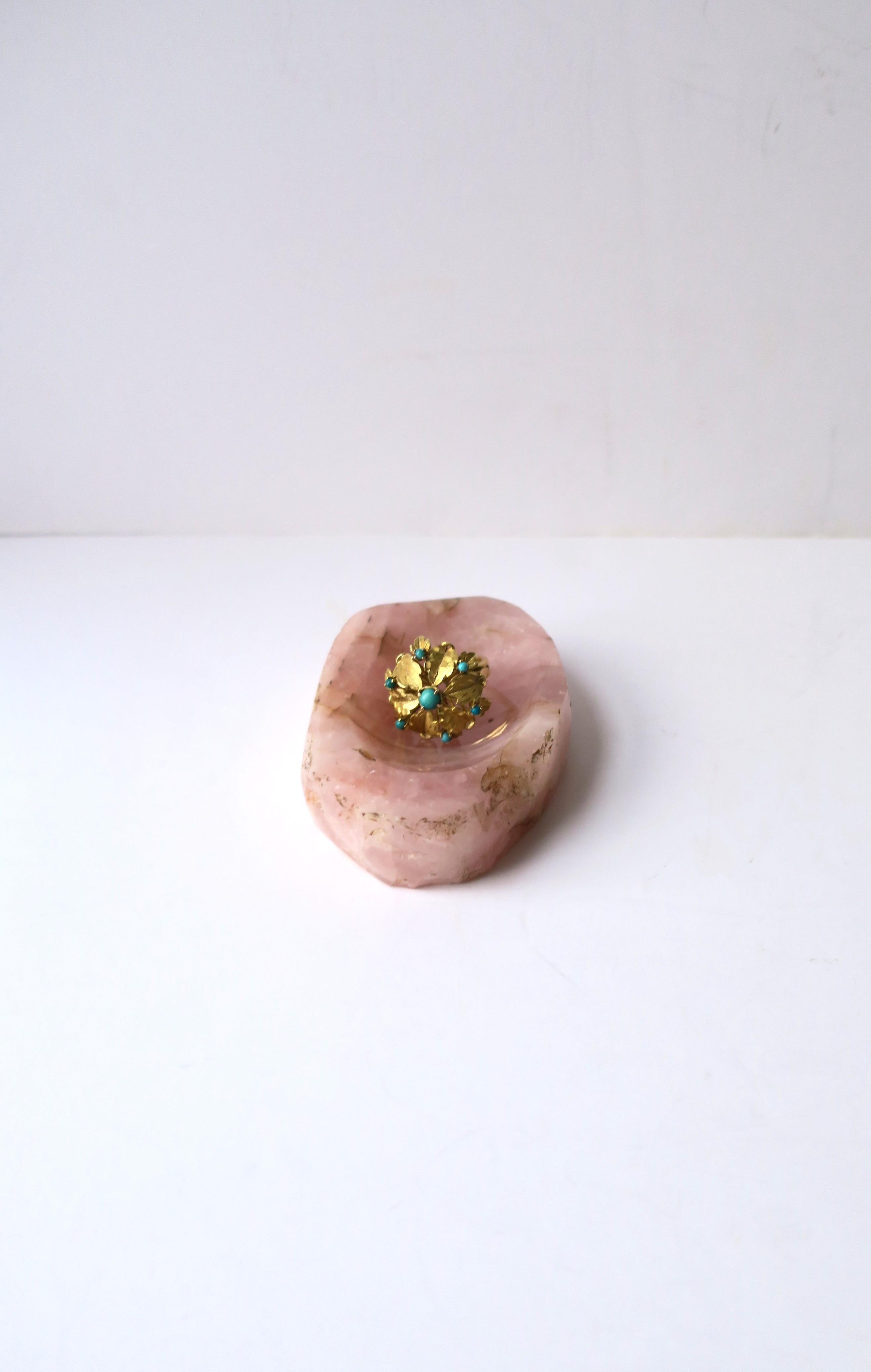 Rose Quartz Jewelry Dish In Good Condition For Sale In New York, NY